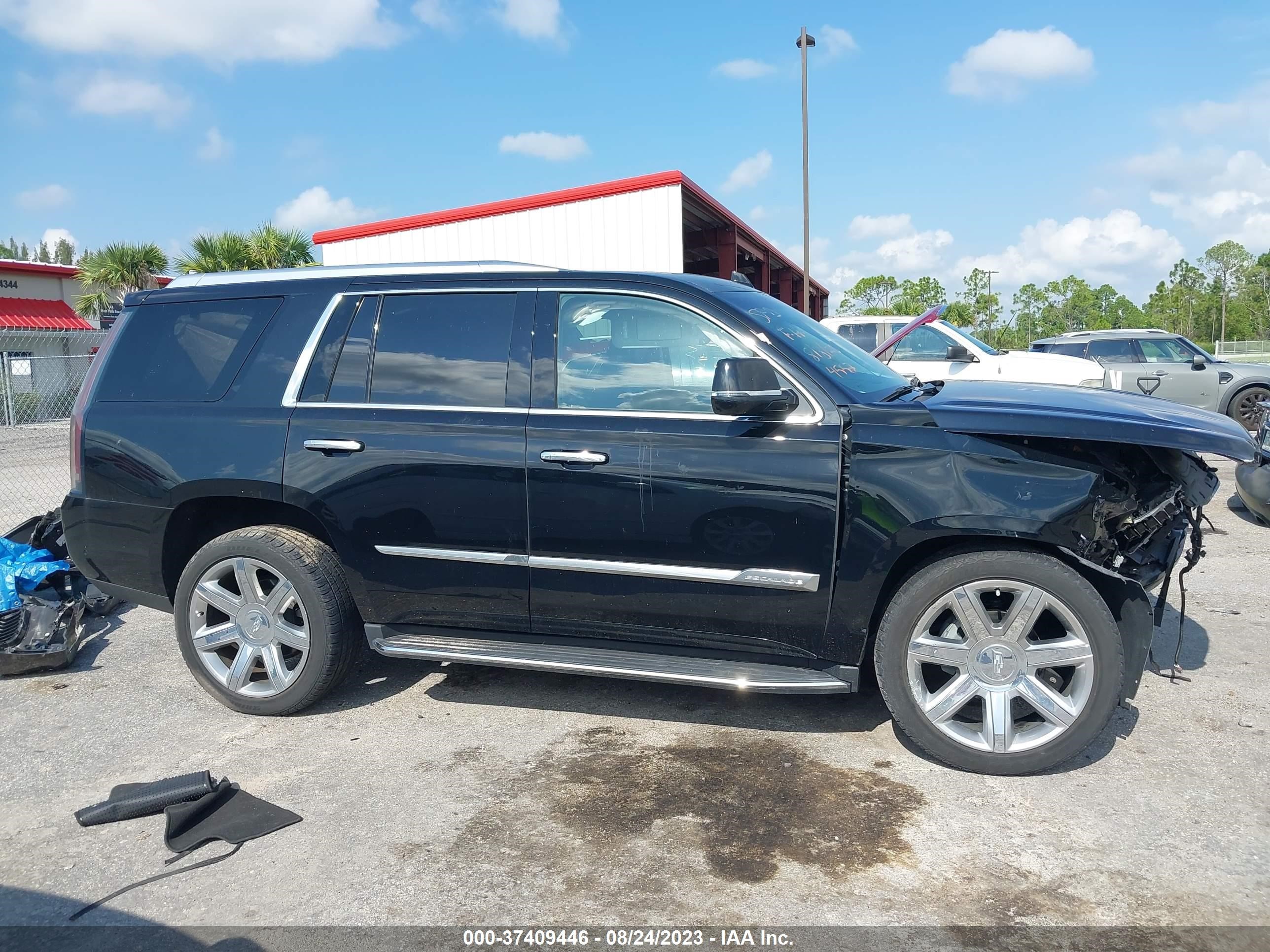 Photo 12 VIN: 1GYS3BKJ8JR100369 - CADILLAC ESCALADE 