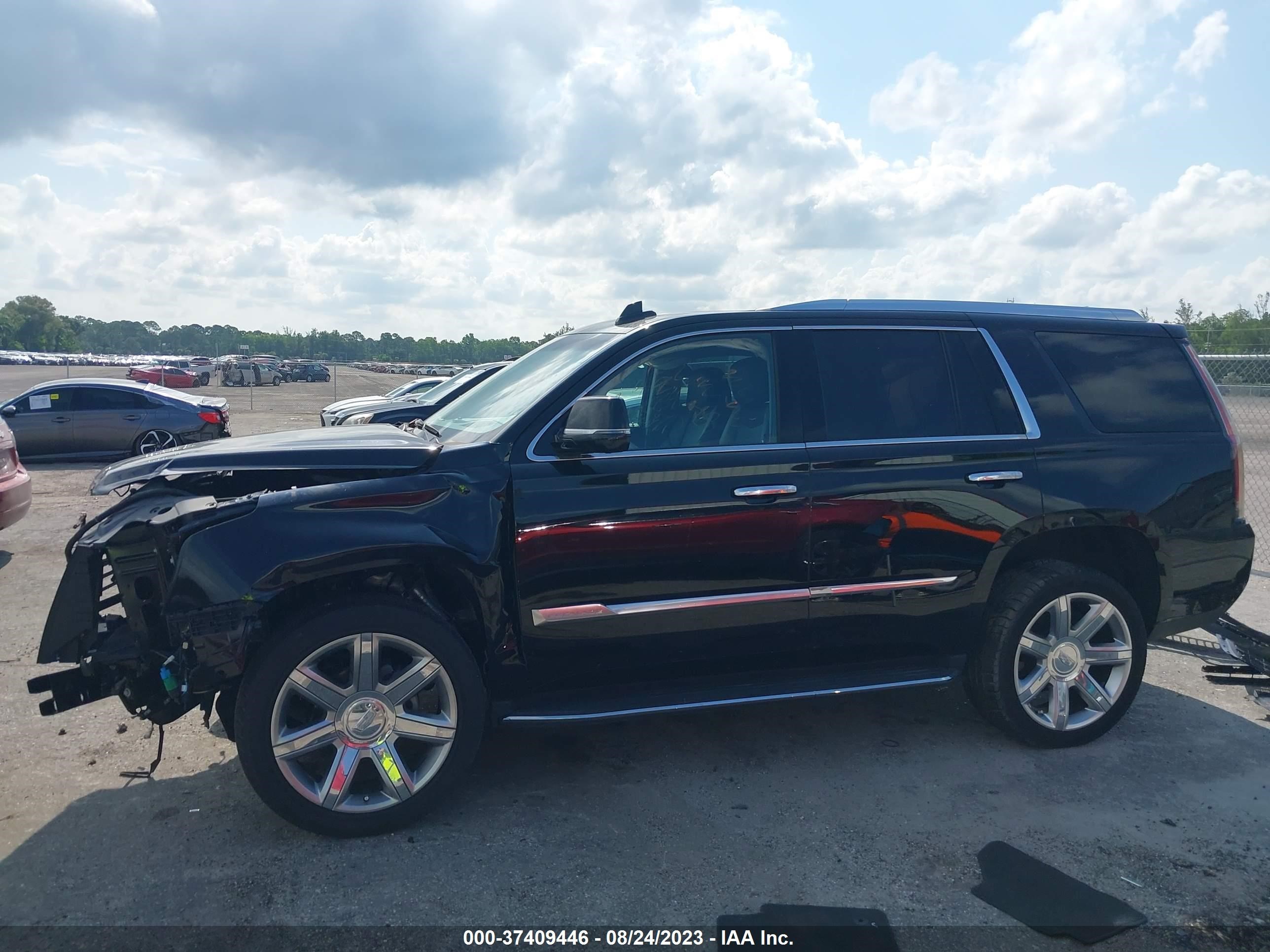 Photo 13 VIN: 1GYS3BKJ8JR100369 - CADILLAC ESCALADE 