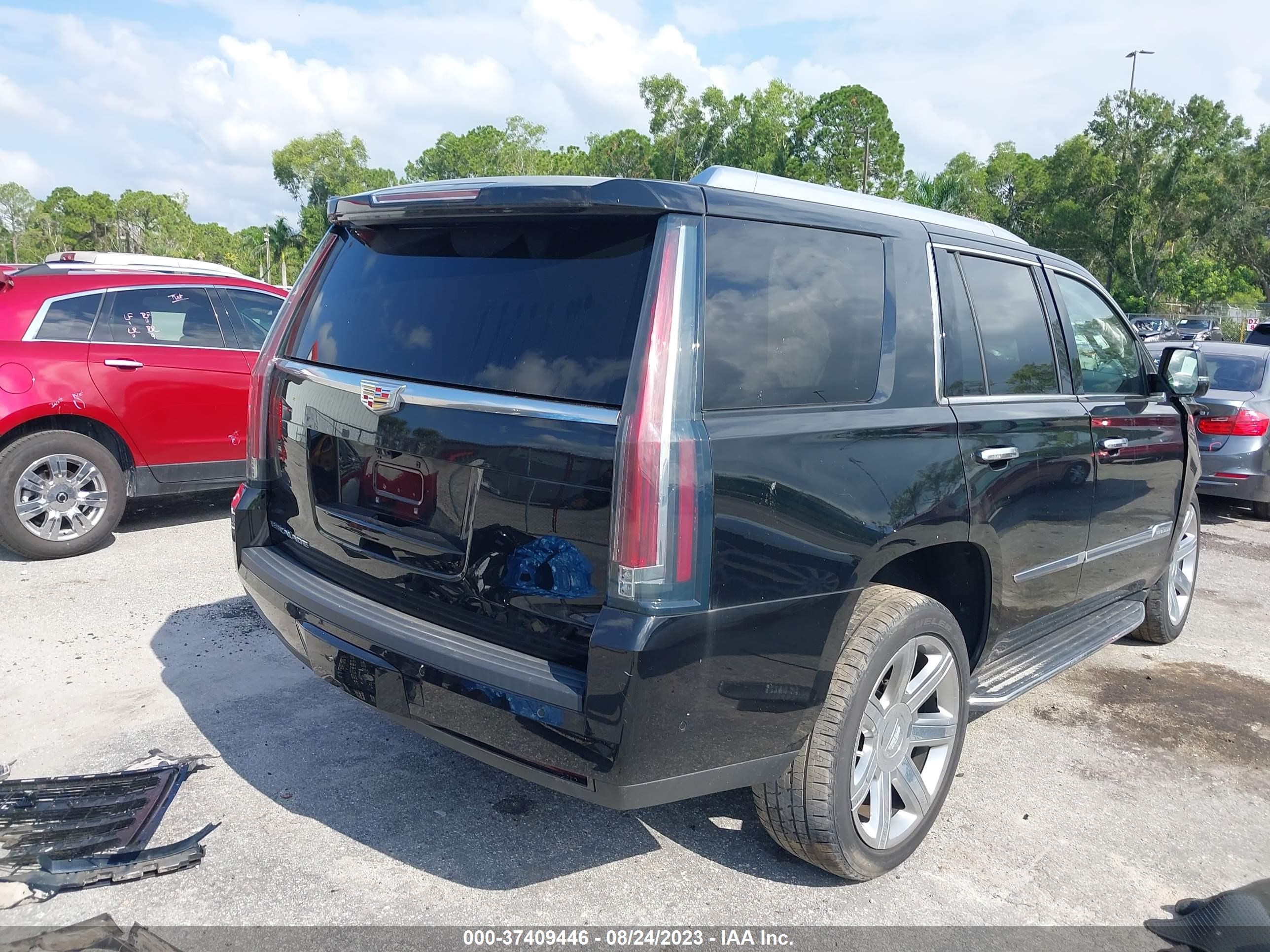 Photo 3 VIN: 1GYS3BKJ8JR100369 - CADILLAC ESCALADE 