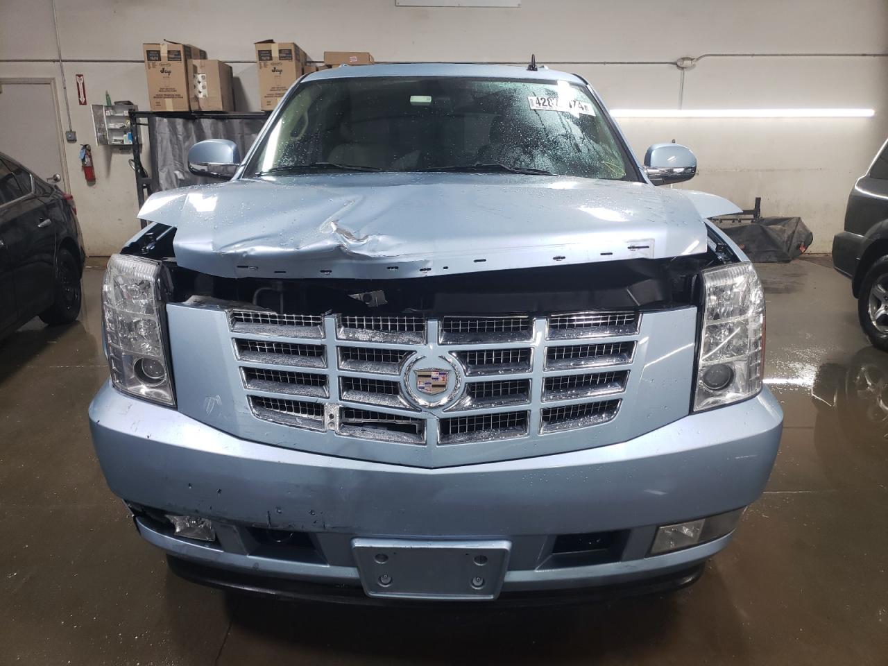 Photo 4 VIN: 1GYS3CEF1BR278123 - CADILLAC ESCALADE 