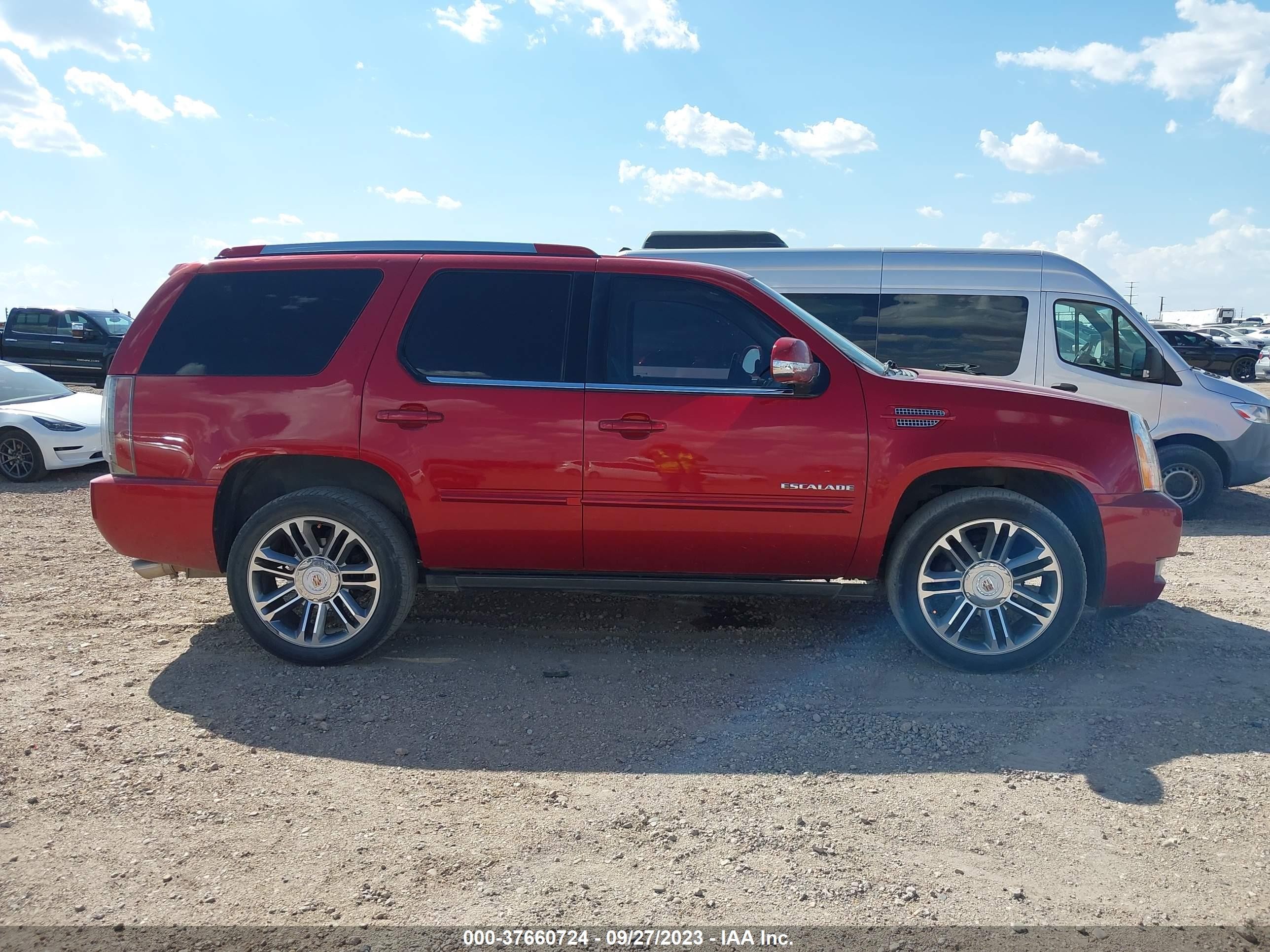 Photo 12 VIN: 1GYS3CEF4DR323297 - CADILLAC ESCALADE 