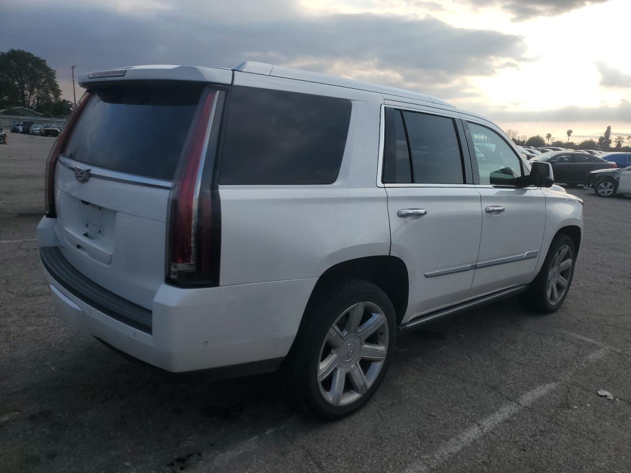 Photo 2 VIN: 1GYS3CKJ5KR214496 - CADILLAC ESCALADE 