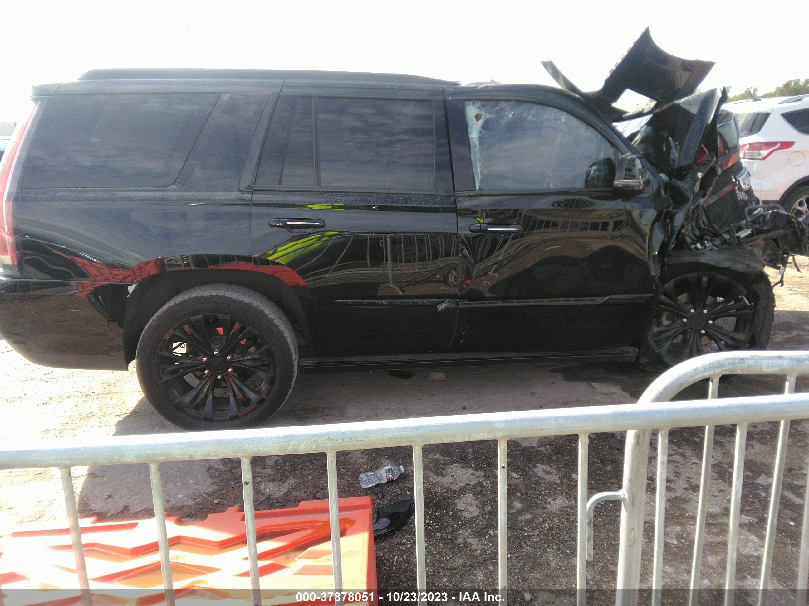 Photo 12 VIN: 1GYS3CKJ9HR210430 - CADILLAC ESCALADE 