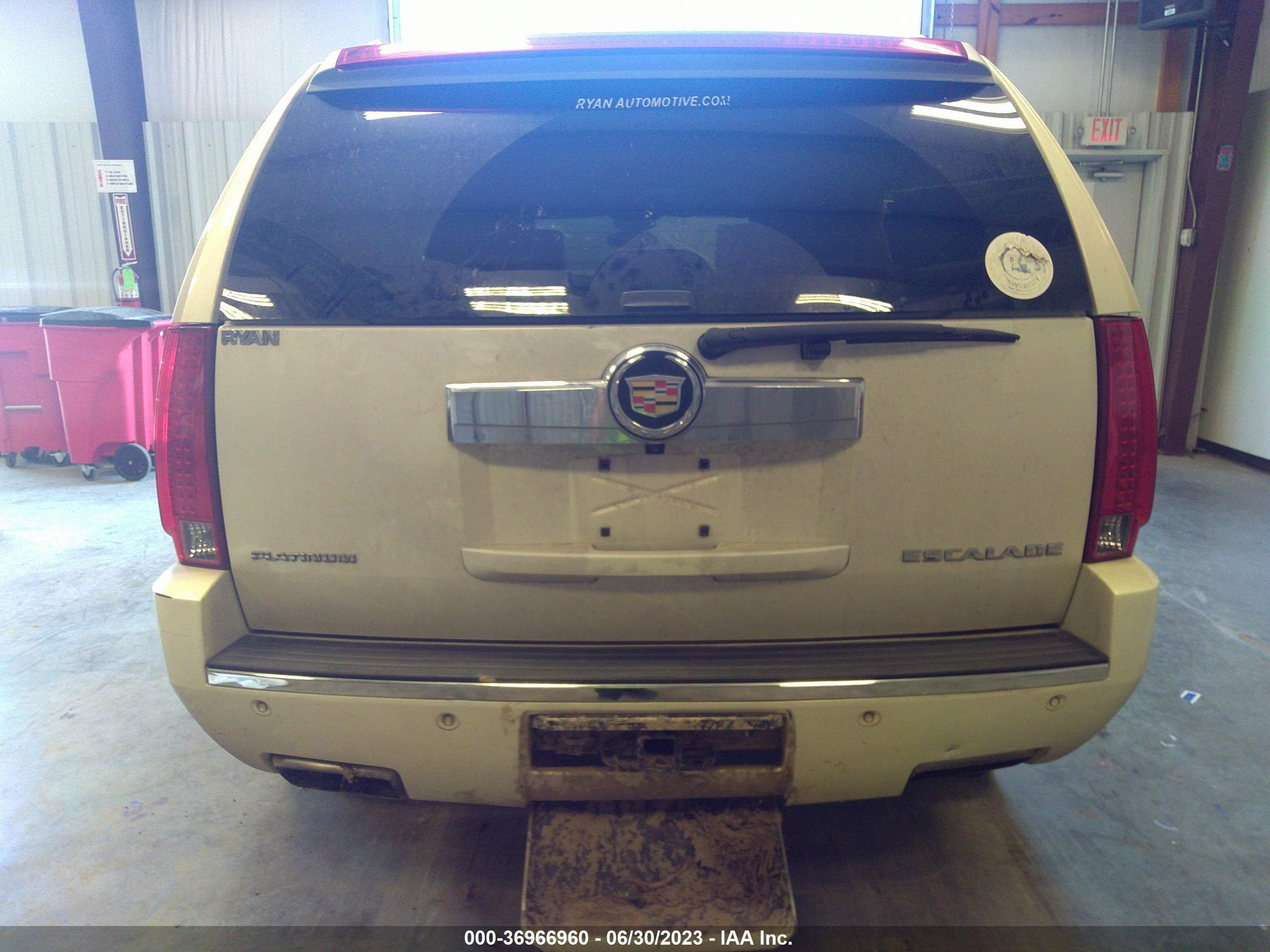 Photo 16 VIN: 1GYS3DEF0DR360904 - CADILLAC ESCALADE 