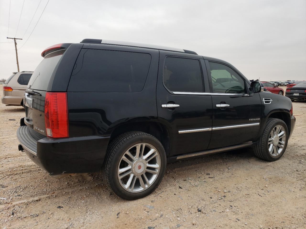 Photo 2 VIN: 1GYS3DEF1BR185513 - CADILLAC ESCALADE 