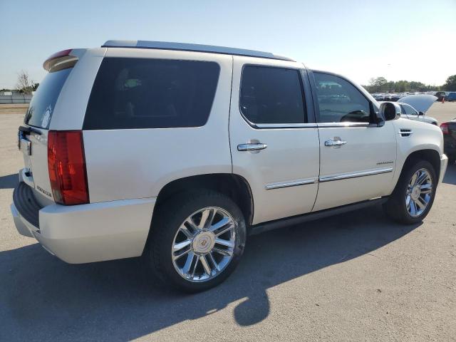 Photo 2 VIN: 1GYS3DEF4DR111778 - CADILLAC ESCALADE 