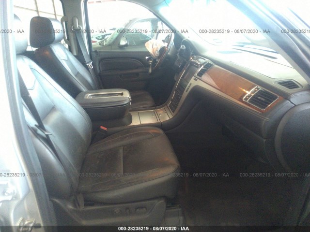 Photo 4 VIN: 1GYS3DEF8CR250634 - CADILLAC ESCALADE 