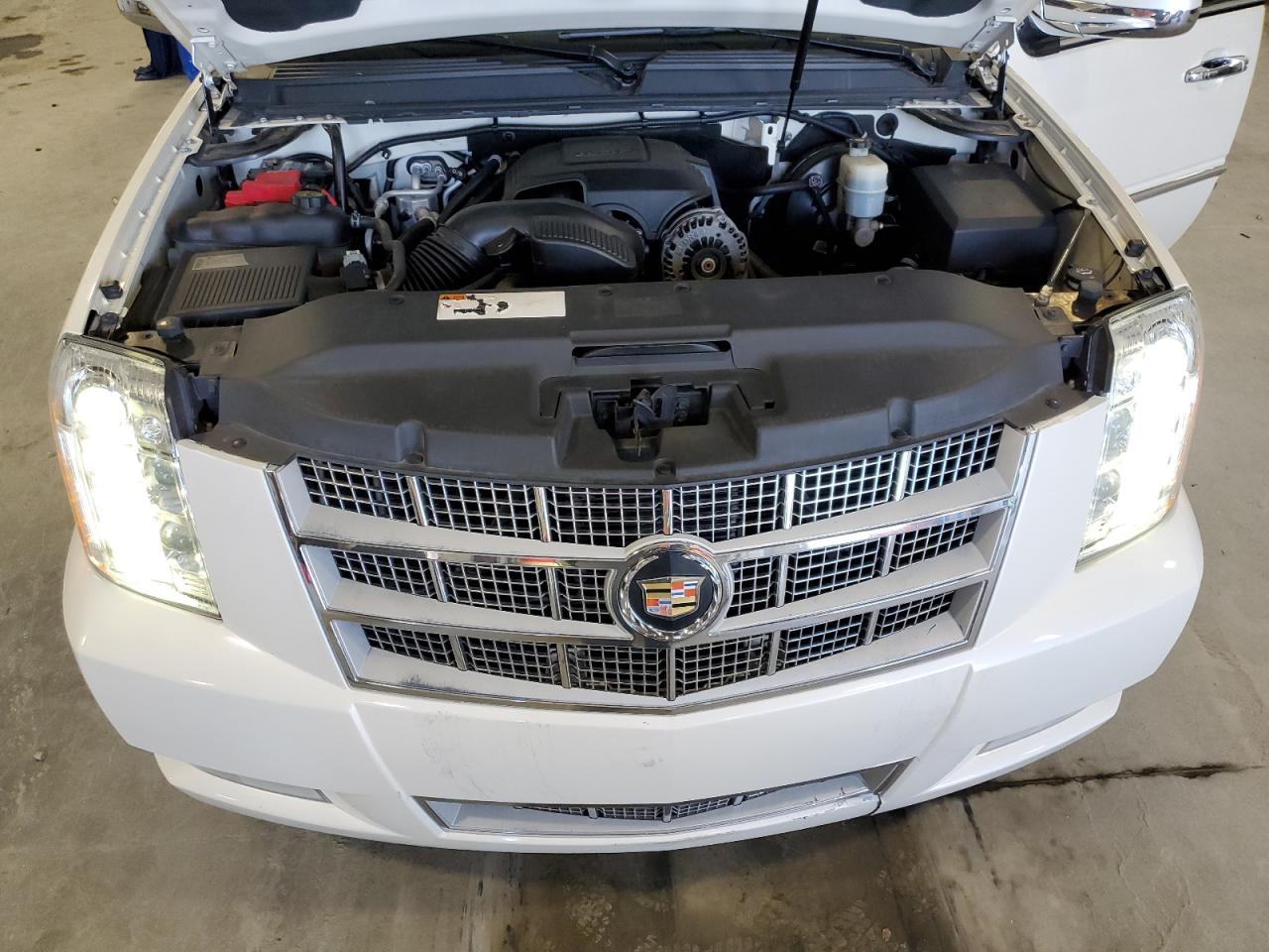 Photo 11 VIN: 1GYS3DEFXDR253875 - CADILLAC ESCALADE 