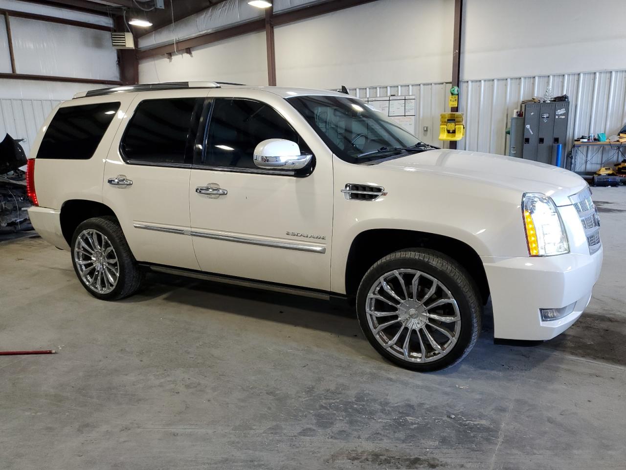 Photo 3 VIN: 1GYS3DEFXDR253875 - CADILLAC ESCALADE 