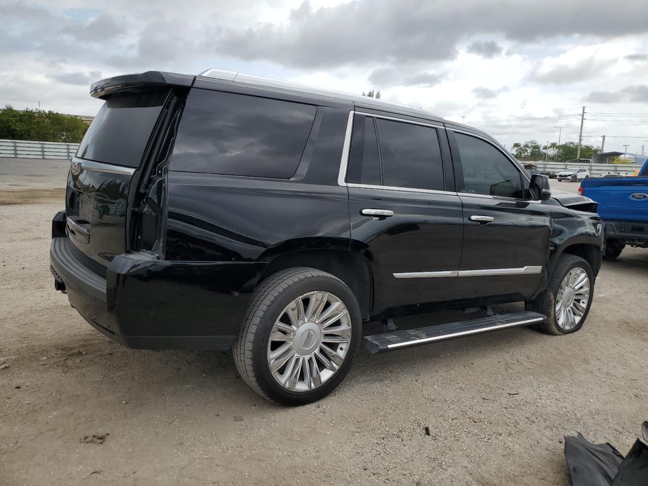 Photo 2 VIN: 1GYS3DKJ5JR382630 - CADILLAC ESCALADE 