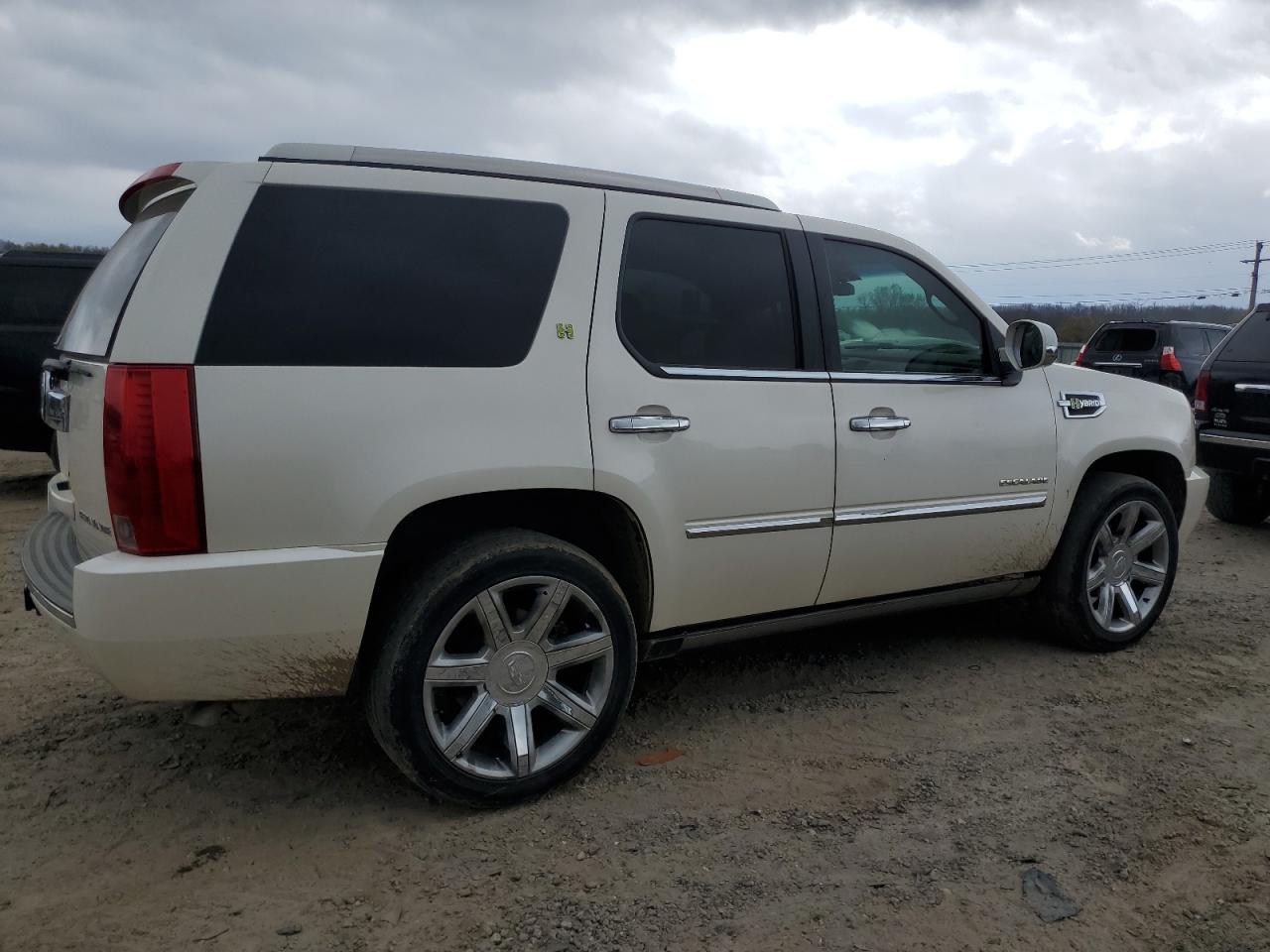 Photo 2 VIN: 1GYS3EEJ1CR235998 - CADILLAC ESCALADE 