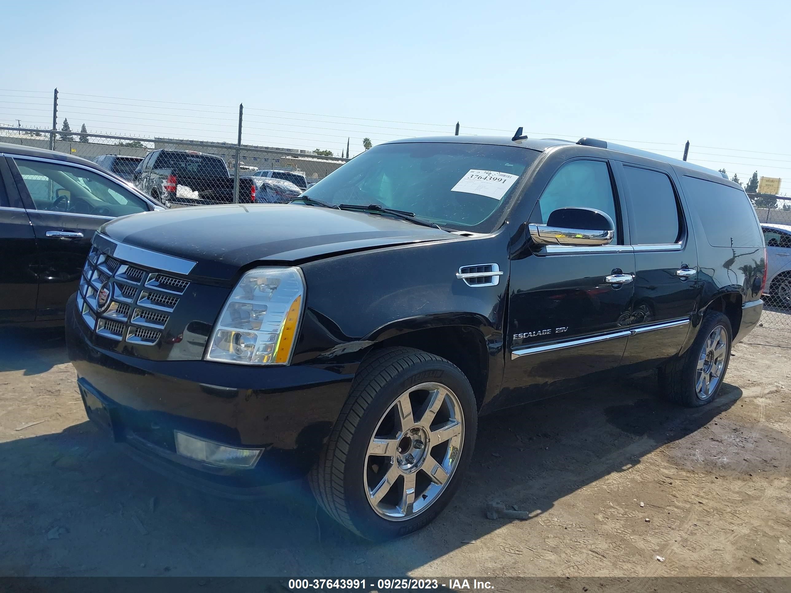 Photo 13 VIN: 1GYS3GEF6DR210409 - CADILLAC ESCALADE 