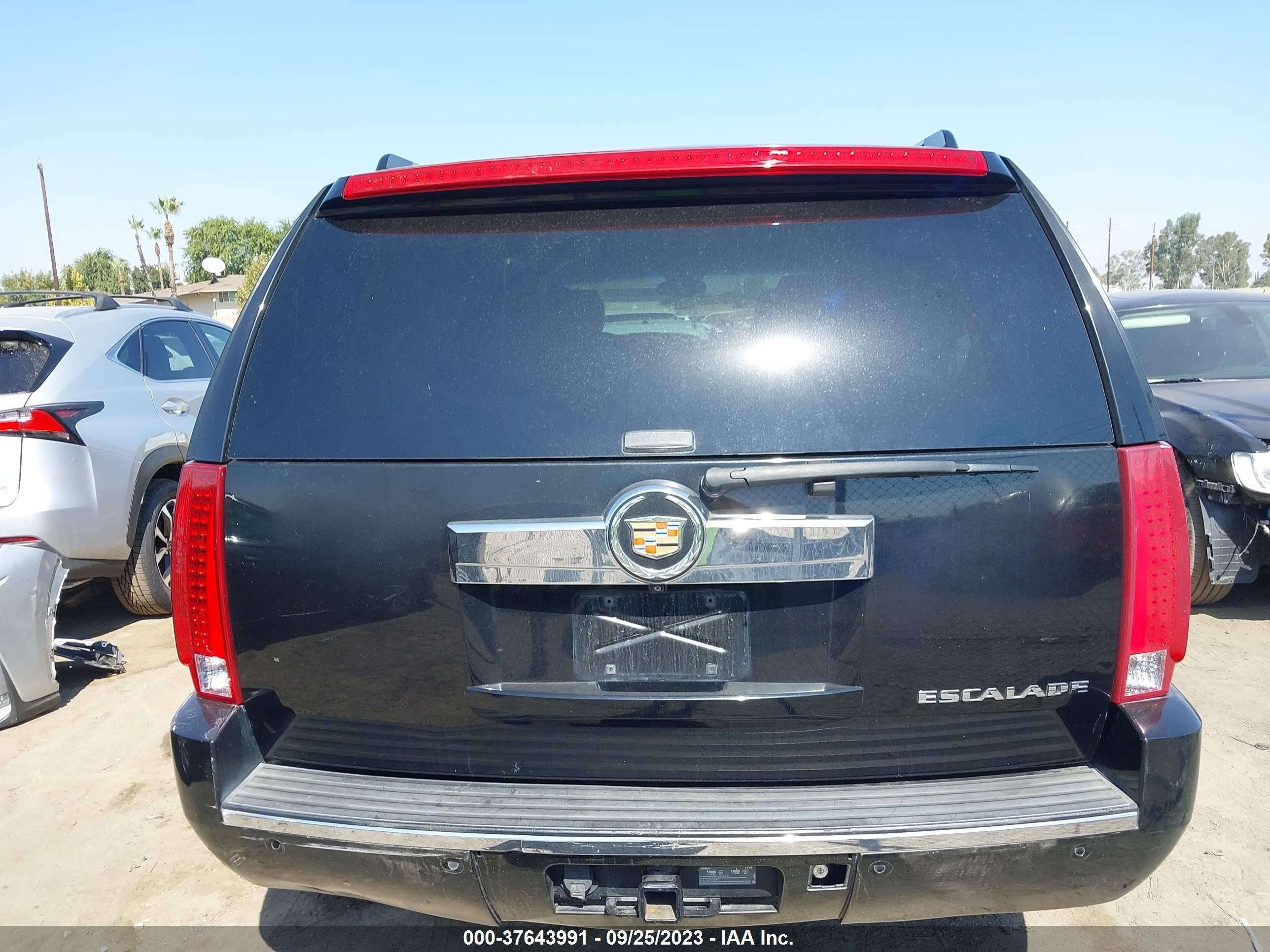 Photo 15 VIN: 1GYS3GEF6DR210409 - CADILLAC ESCALADE 