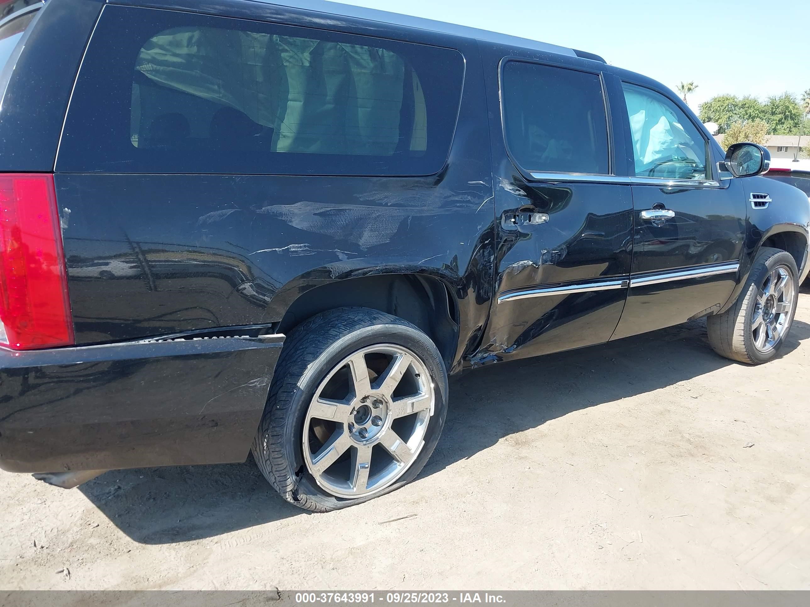 Photo 5 VIN: 1GYS3GEF6DR210409 - CADILLAC ESCALADE 