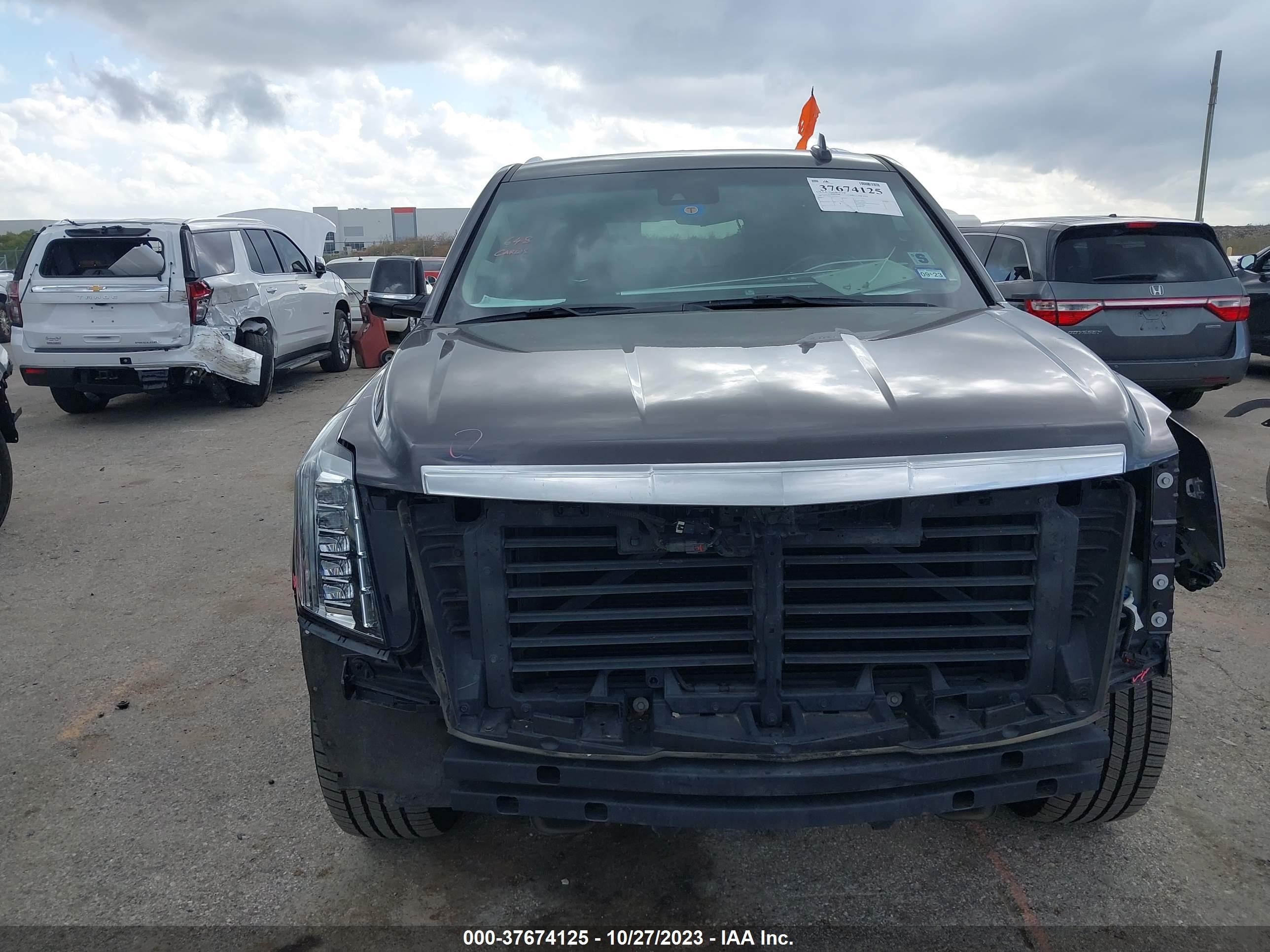 Photo 11 VIN: 1GYS3HKJ2JR268317 - CADILLAC ESCALADE 