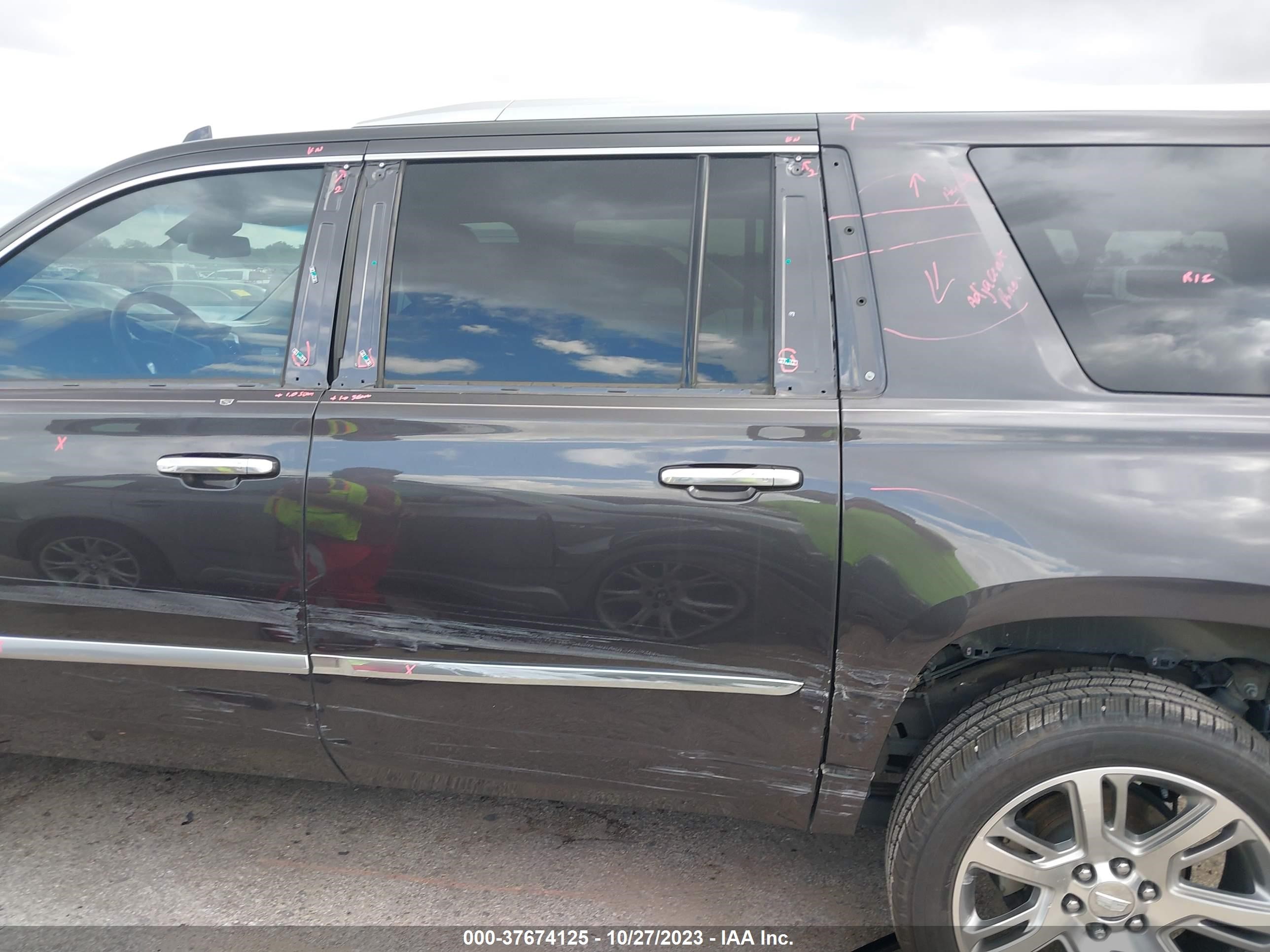 Photo 13 VIN: 1GYS3HKJ2JR268317 - CADILLAC ESCALADE 