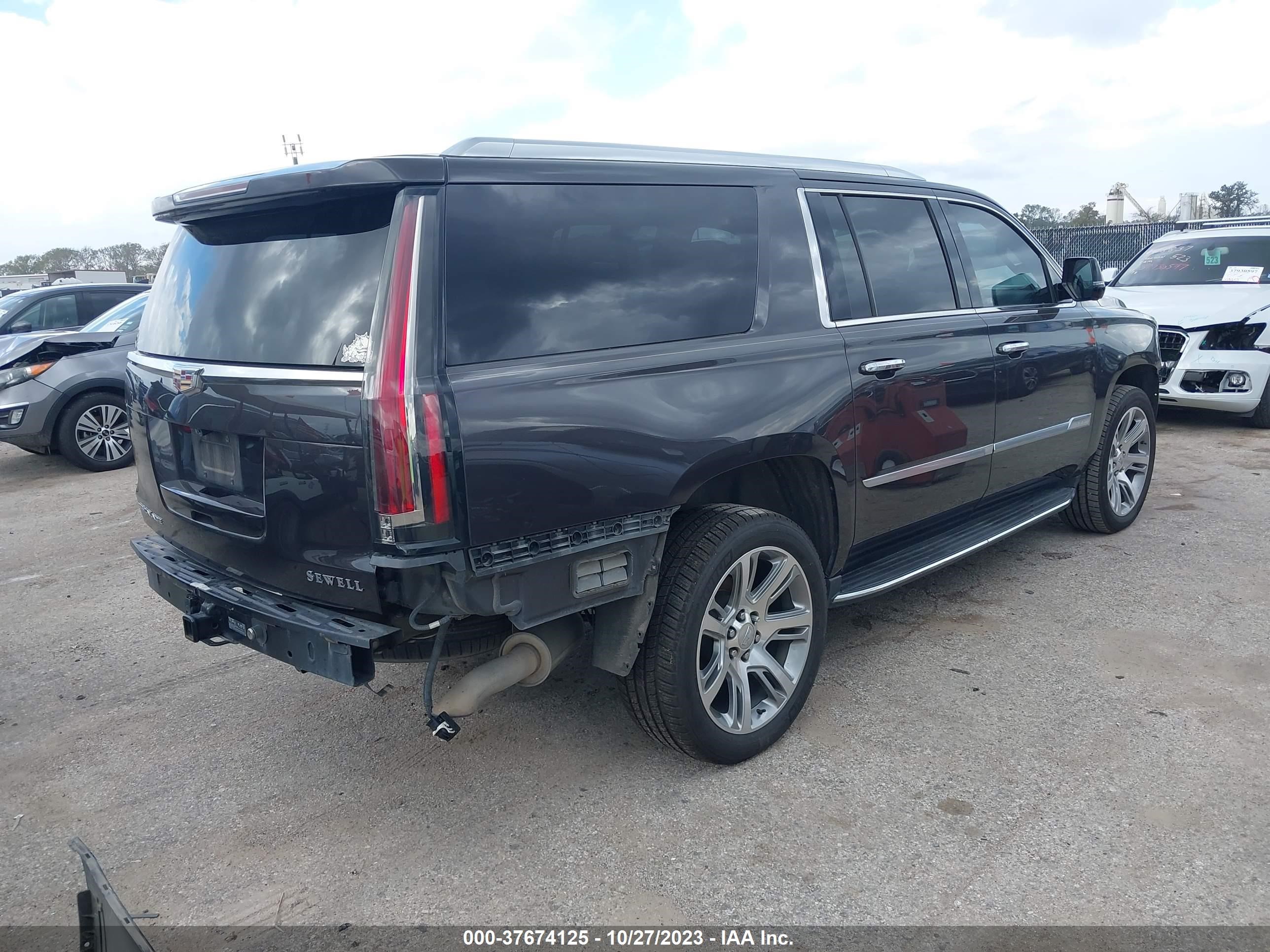 Photo 3 VIN: 1GYS3HKJ2JR268317 - CADILLAC ESCALADE 