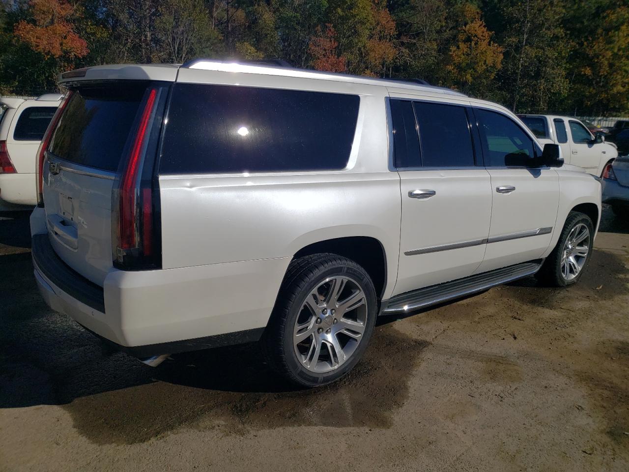 Photo 2 VIN: 1GYS3HKJ7GR338127 - CADILLAC ESCALADE 