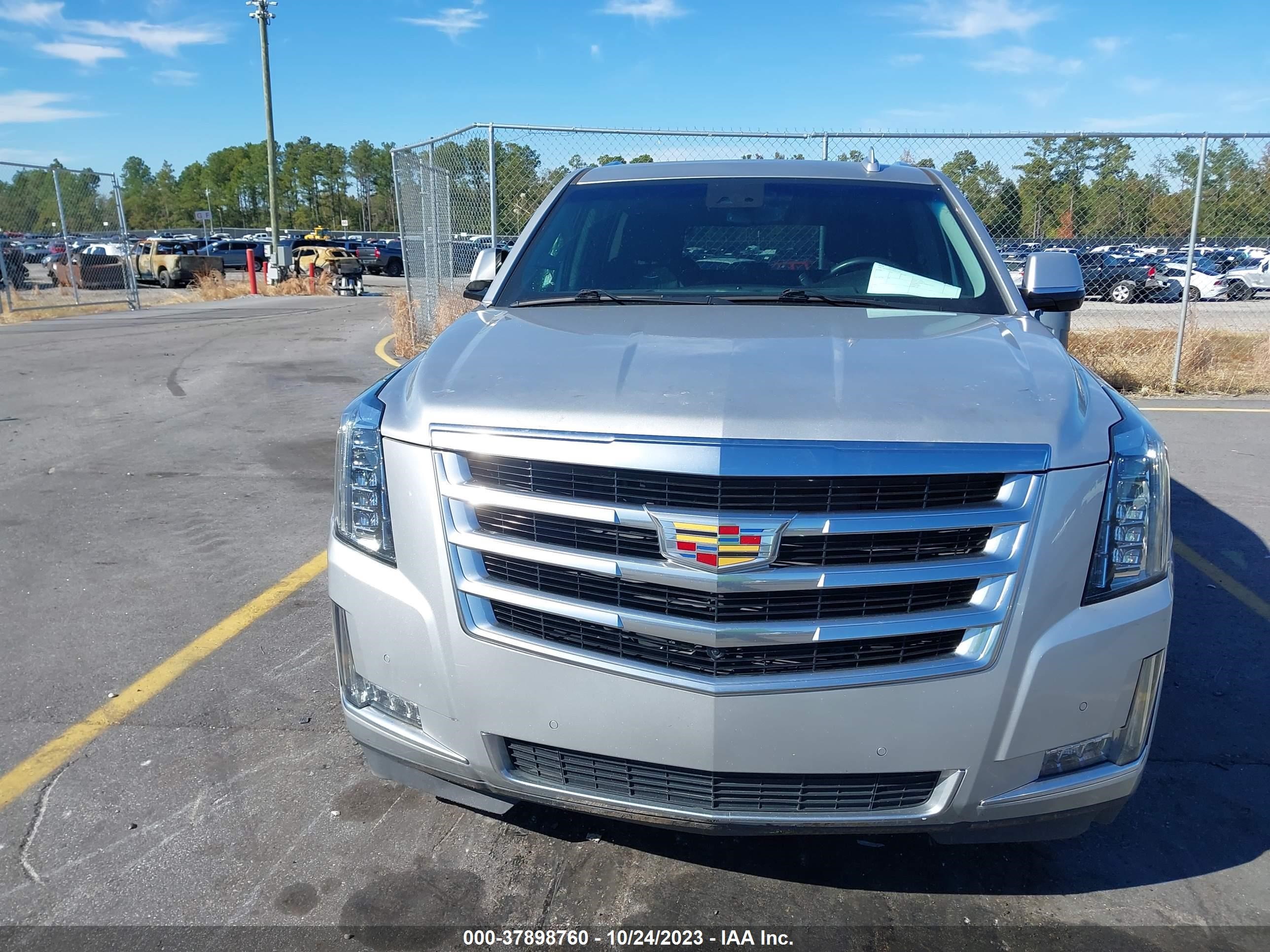 Photo 10 VIN: 1GYS3HKJ9JR311583 - CADILLAC ESCALADE 