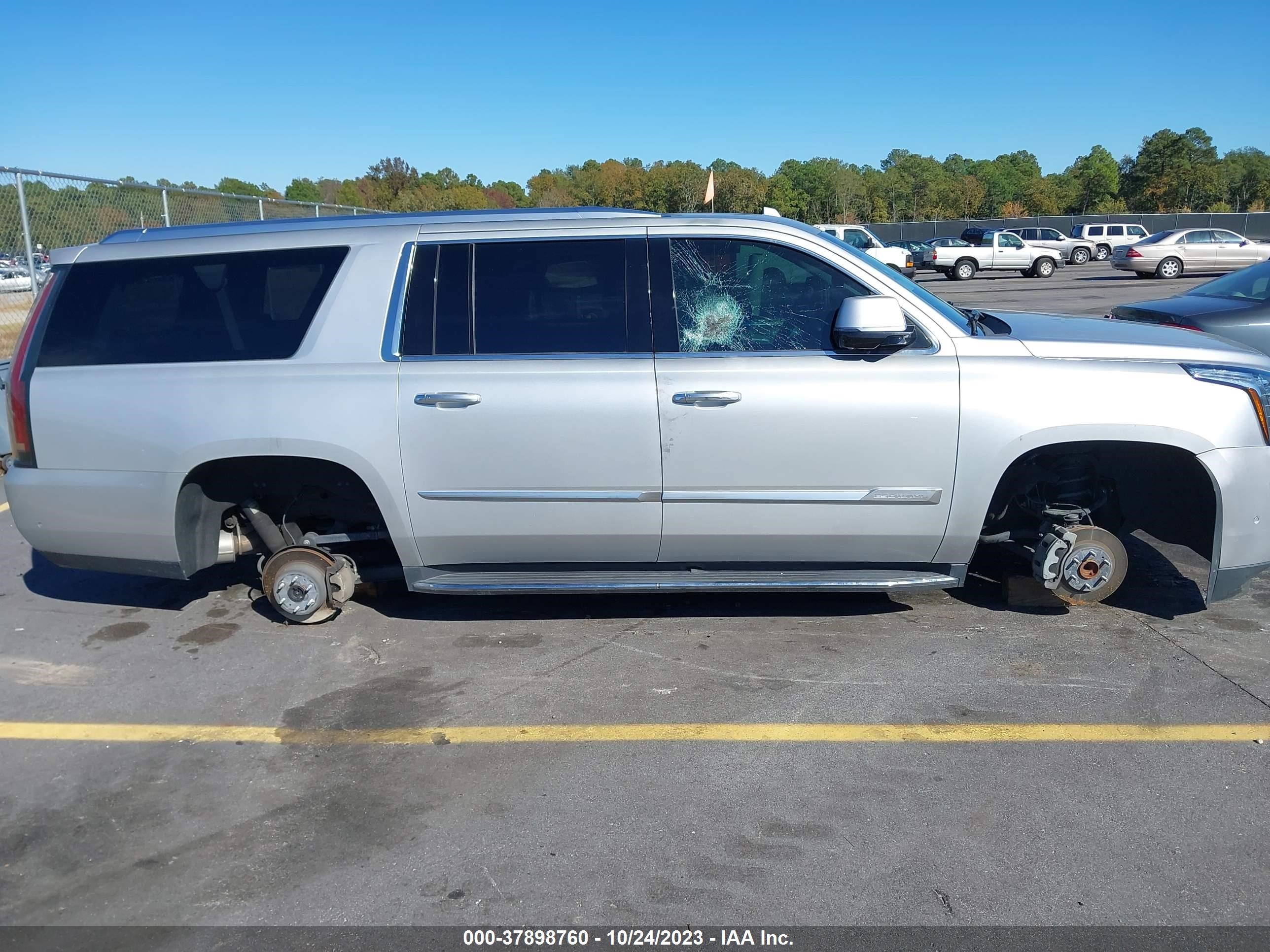 Photo 11 VIN: 1GYS3HKJ9JR311583 - CADILLAC ESCALADE 