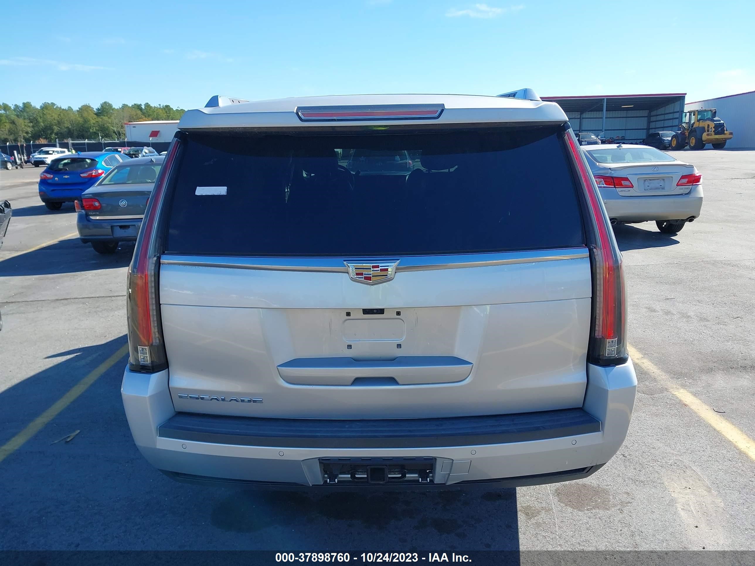 Photo 14 VIN: 1GYS3HKJ9JR311583 - CADILLAC ESCALADE 