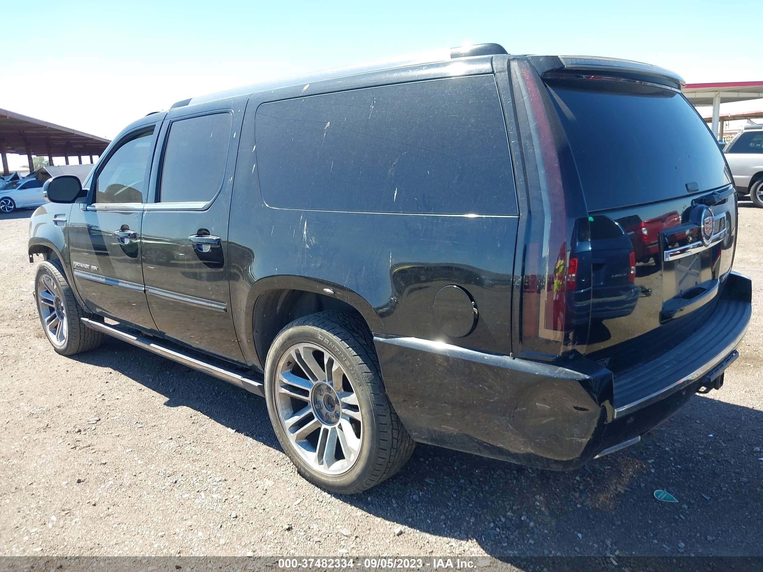 Photo 2 VIN: 1GYS3JEF4DR305841 - CADILLAC ESCALADE 