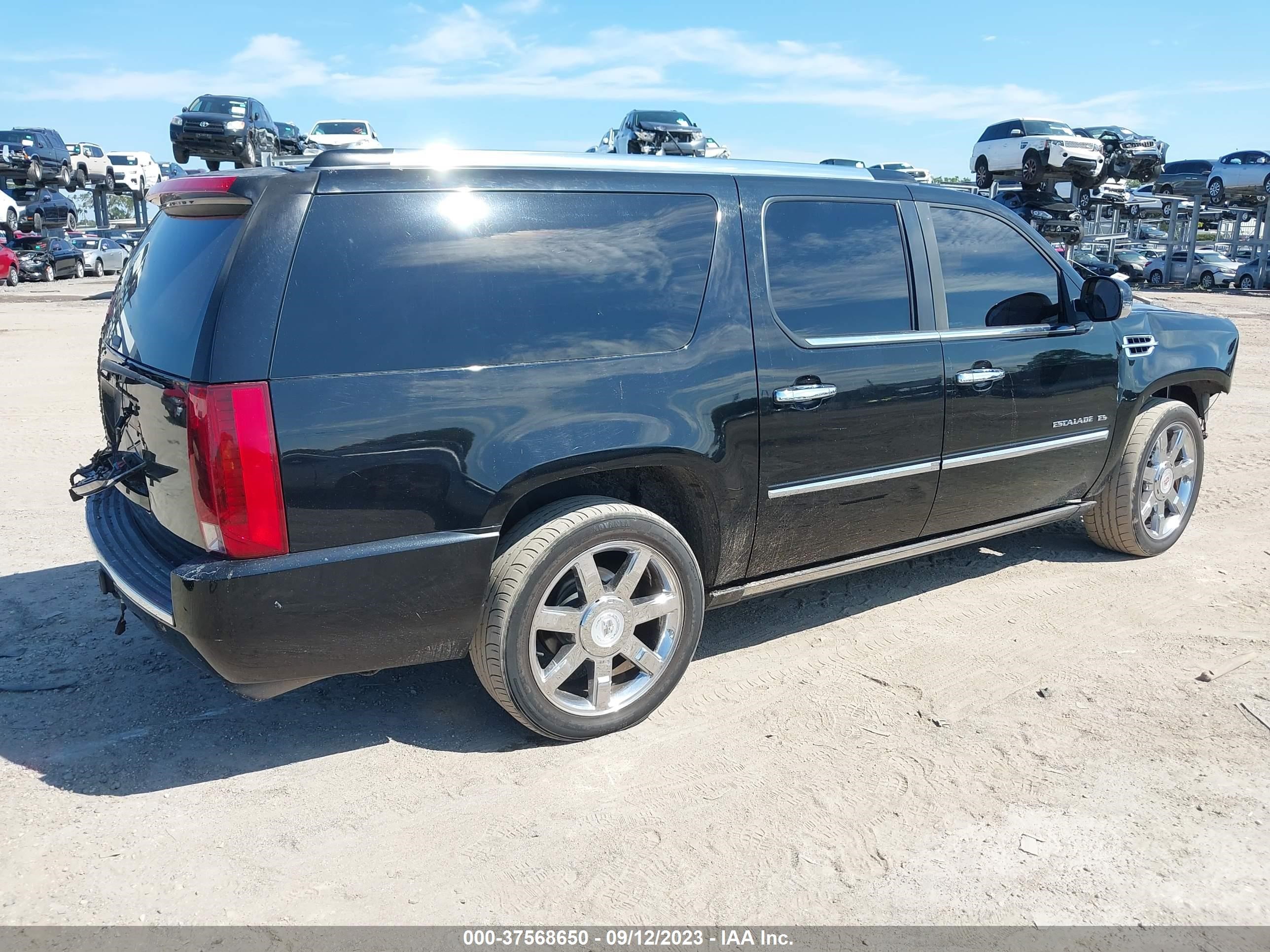 Photo 3 VIN: 1GYS3JEFXBR240183 - CADILLAC ESCALADE 