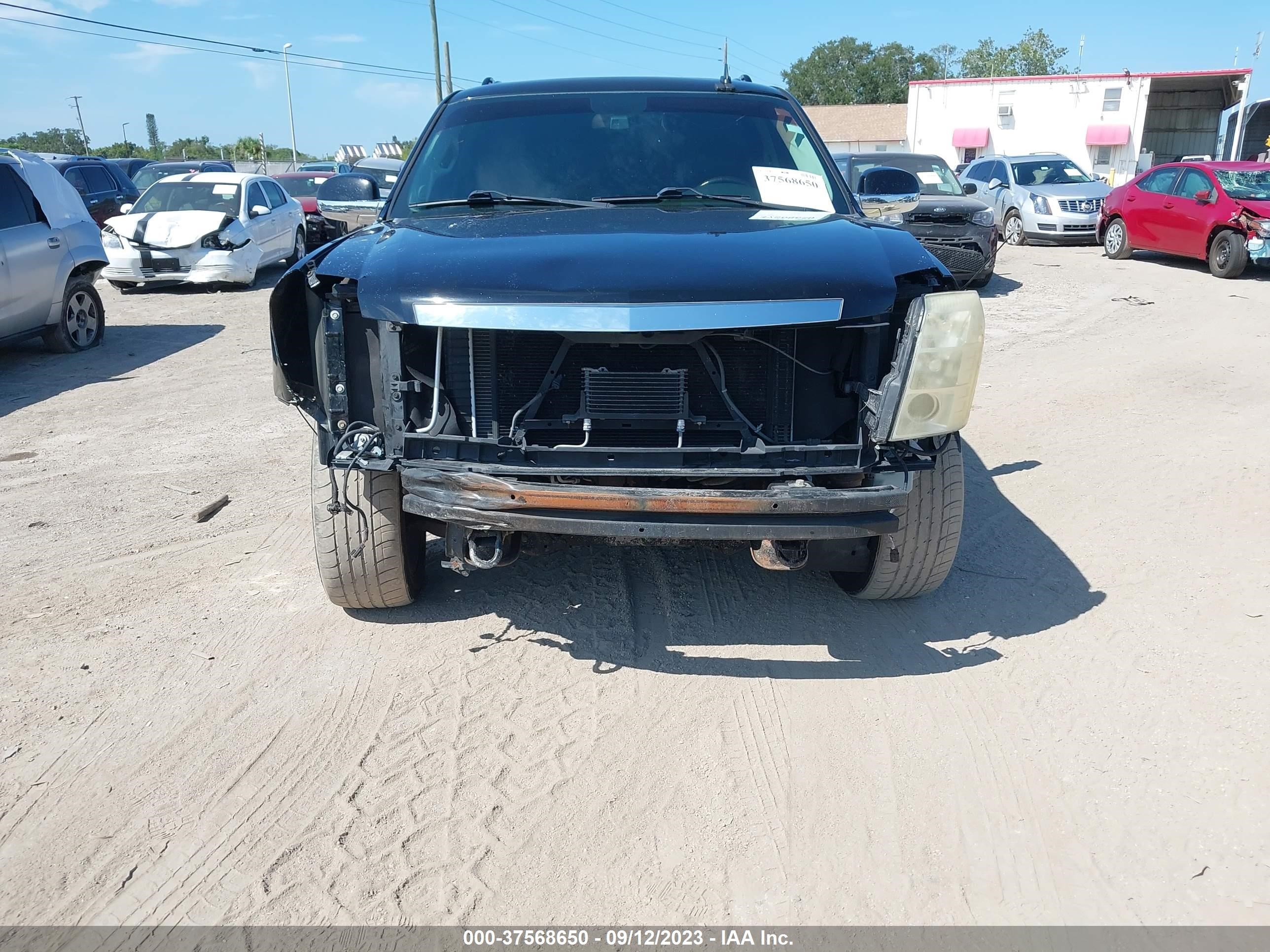 Photo 5 VIN: 1GYS3JEFXBR240183 - CADILLAC ESCALADE 