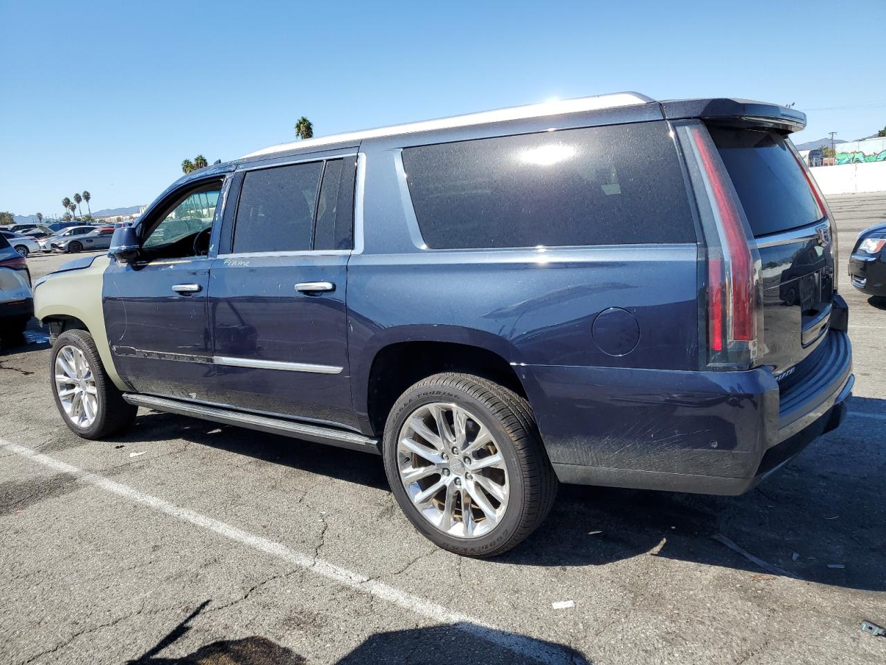 Photo 1 VIN: 1GYS3JKJ3KR302175 - CADILLAC ESCALADE 