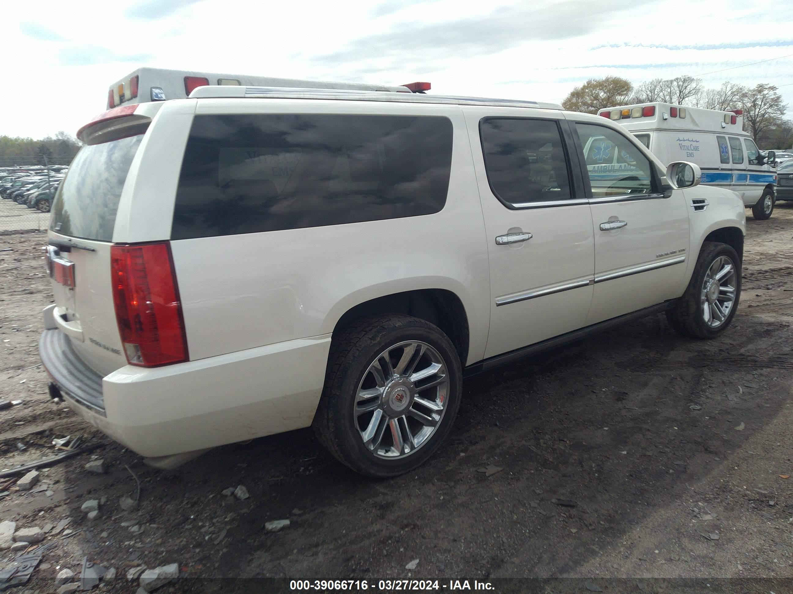 Photo 3 VIN: 1GYS3KEF8CR191475 - CADILLAC ESCALADE 