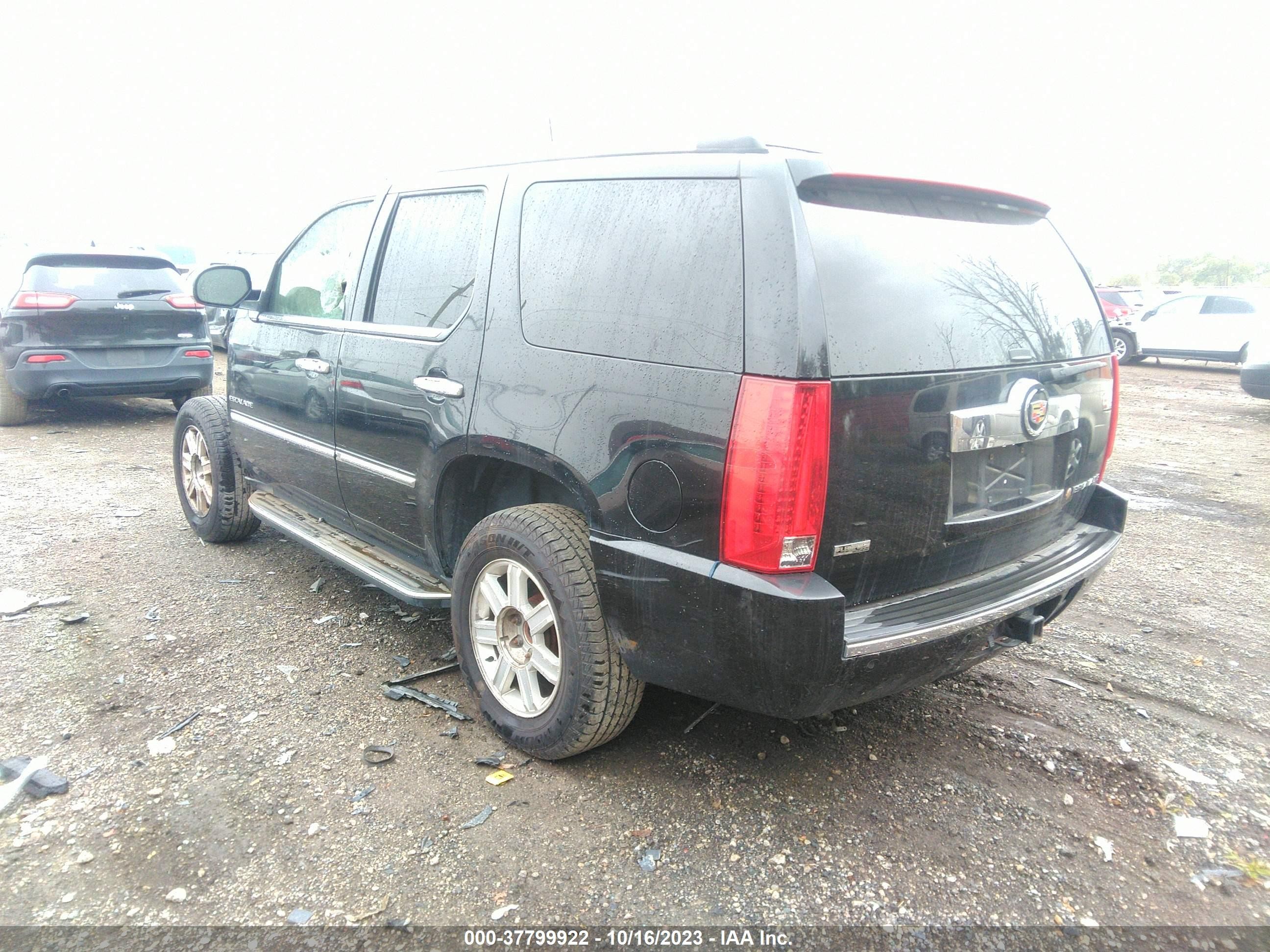 Photo 2 VIN: 1GYS4AEF7CR113776 - CADILLAC ESCALADE 