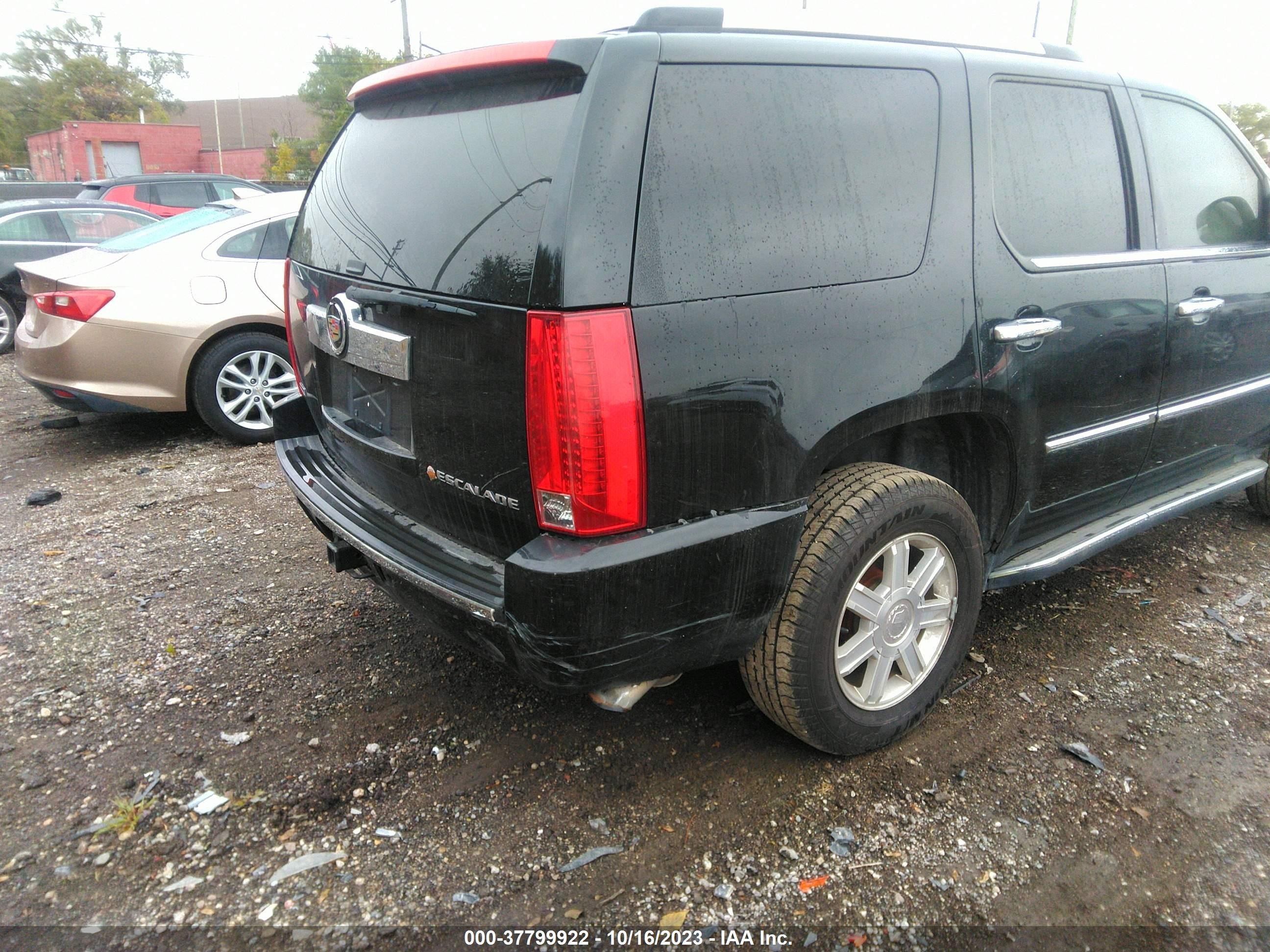 Photo 3 VIN: 1GYS4AEF7CR113776 - CADILLAC ESCALADE 