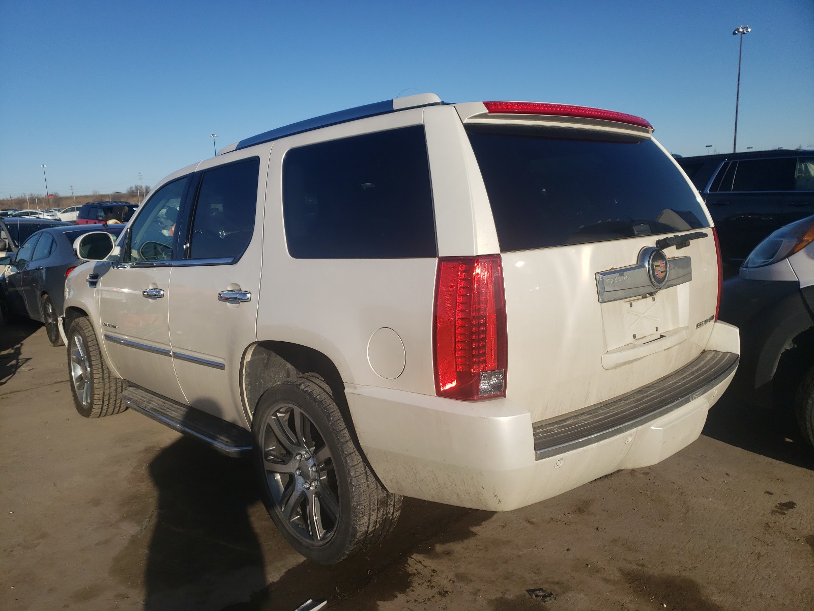 Photo 2 VIN: 1GYS4BEF0DR122407 - CADILLAC ESCALADE L 