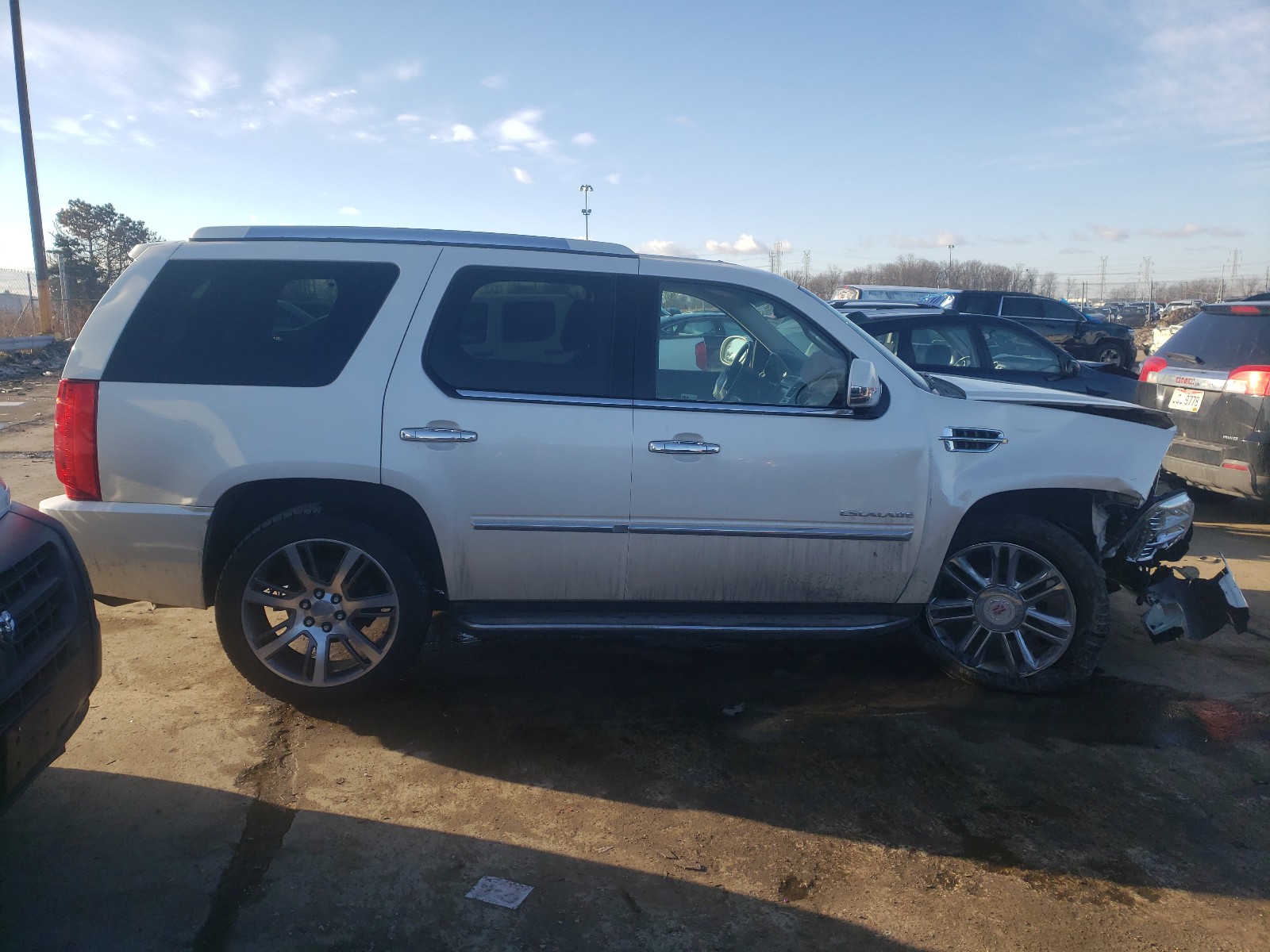 Photo 3 VIN: 1GYS4BEF0DR122407 - CADILLAC ESCALADE L 