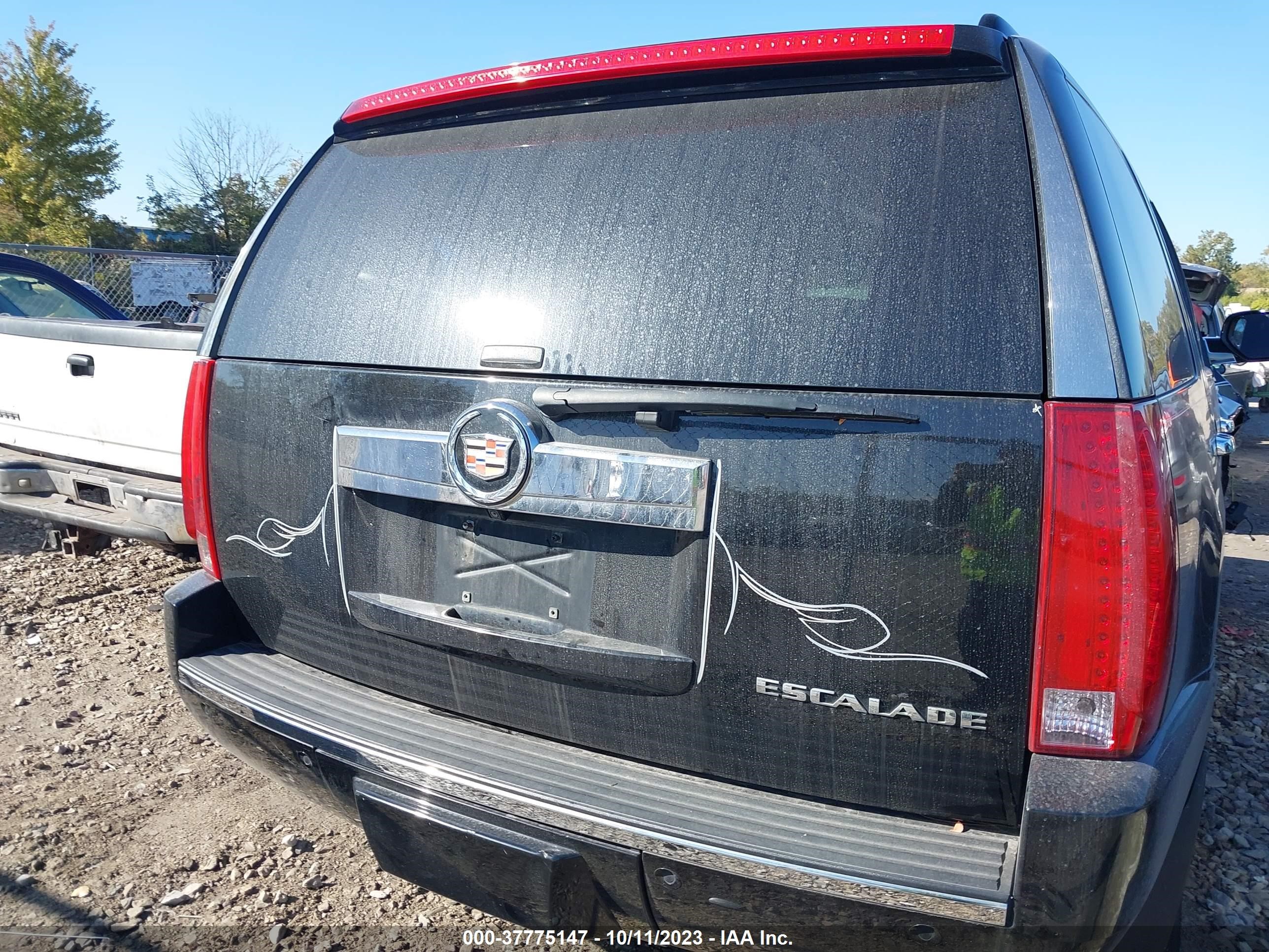 Photo 15 VIN: 1GYS4BEF0DR180677 - CADILLAC ESCALADE 