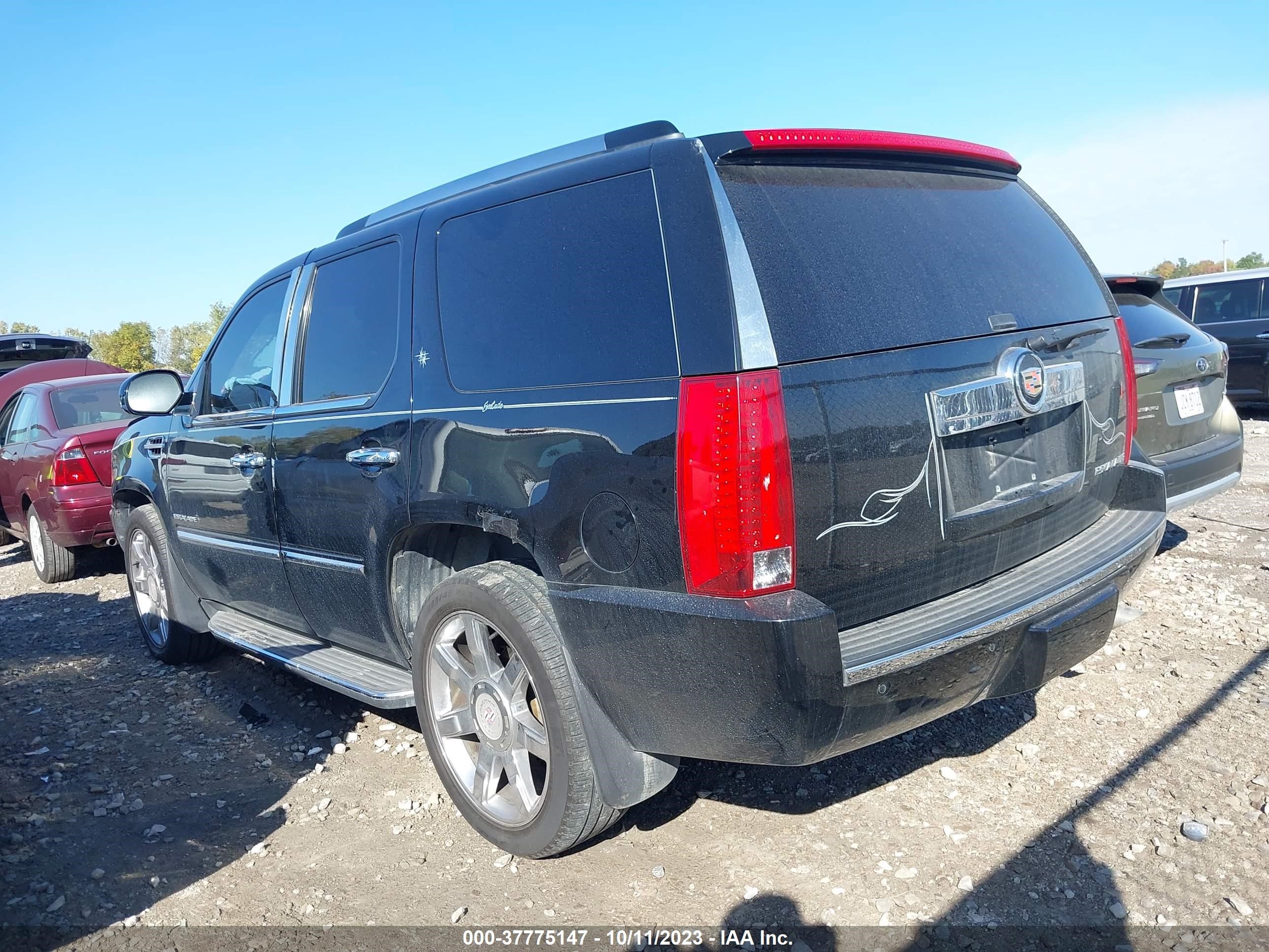 Photo 2 VIN: 1GYS4BEF0DR180677 - CADILLAC ESCALADE 