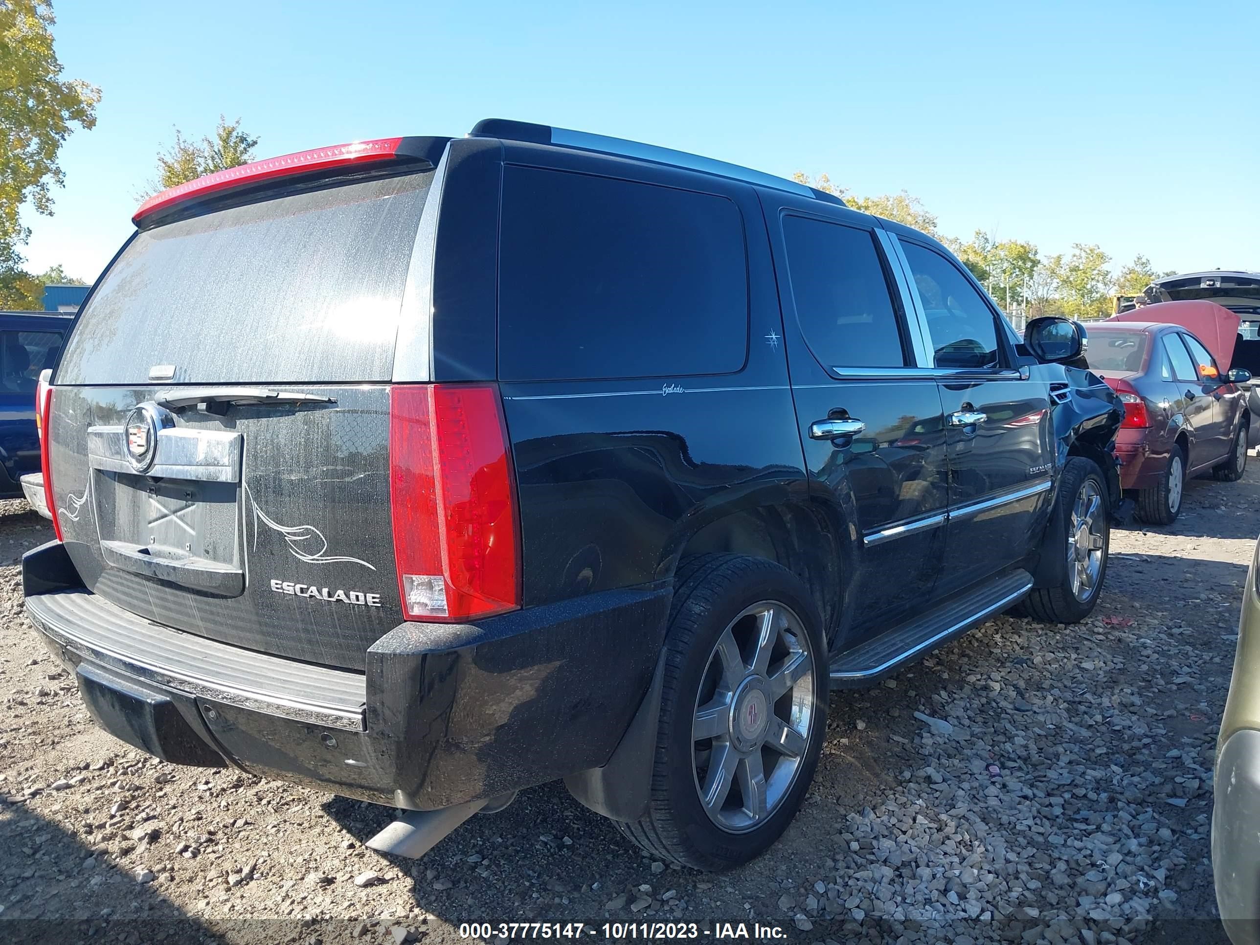 Photo 3 VIN: 1GYS4BEF0DR180677 - CADILLAC ESCALADE 