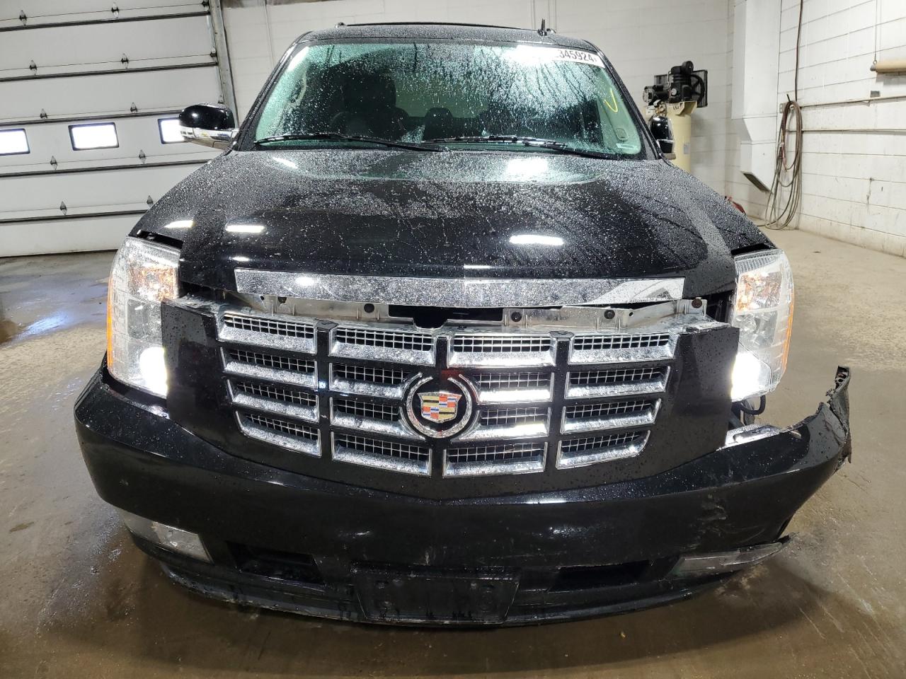 Photo 4 VIN: 1GYS4BEF0DR290662 - CADILLAC ESCALADE 