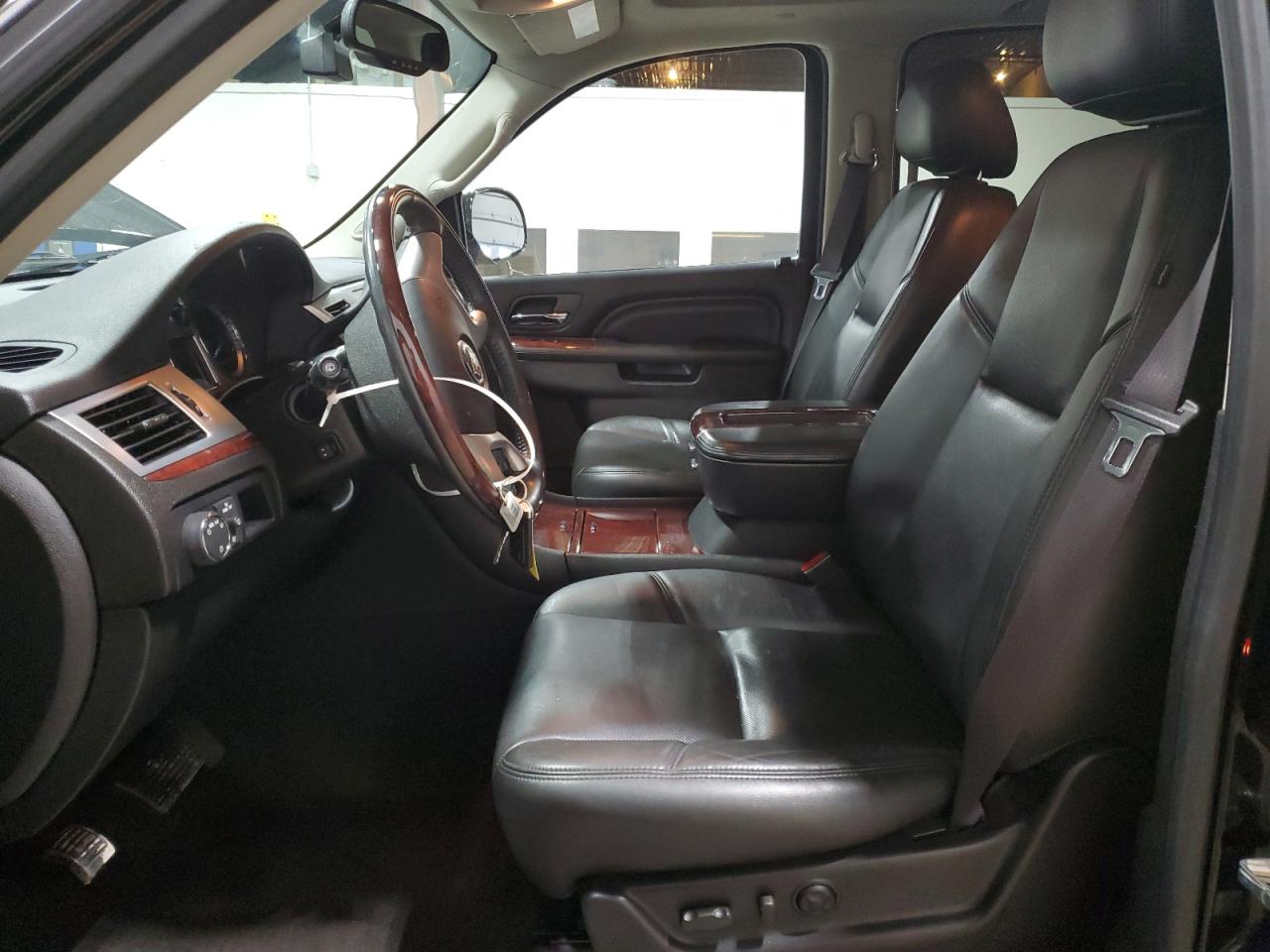 Photo 6 VIN: 1GYS4BEF0DR290662 - CADILLAC ESCALADE 