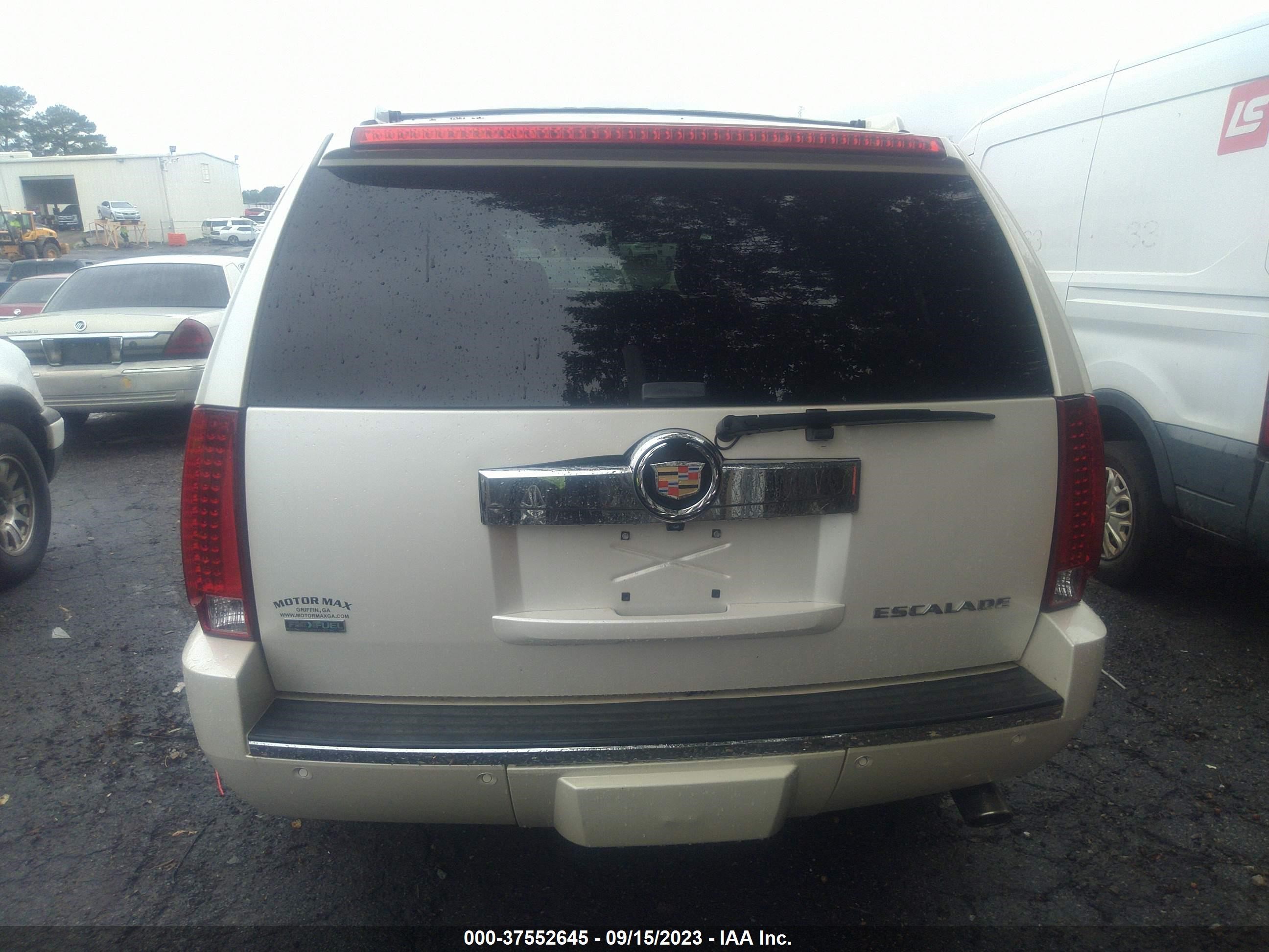 Photo 15 VIN: 1GYS4BEF1BR153419 - CADILLAC ESCALADE 