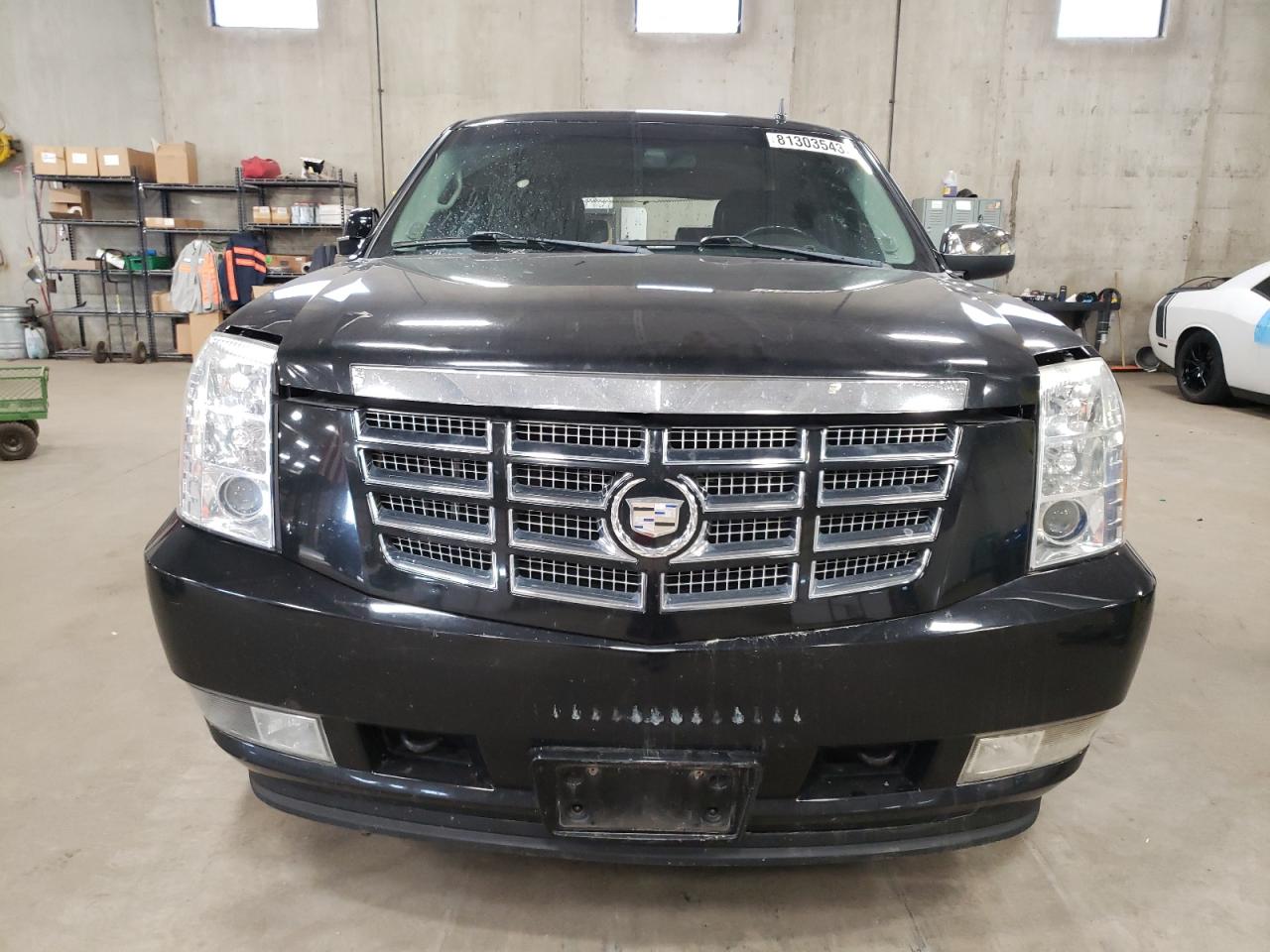 Photo 4 VIN: 1GYS4BEF1BR256842 - CADILLAC ESCALADE 