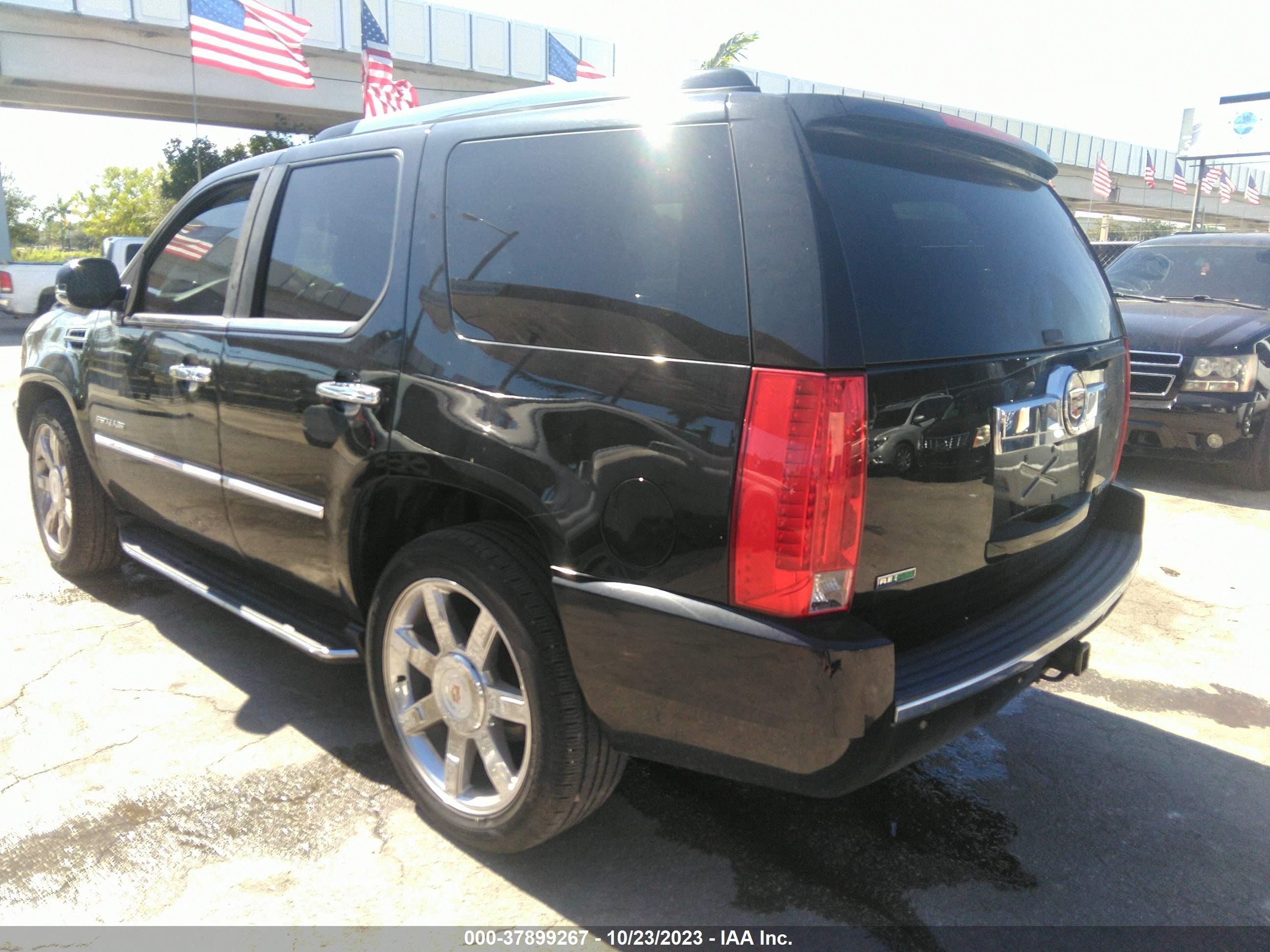 Photo 2 VIN: 1GYS4BEF1CR219176 - CADILLAC ESCALADE 