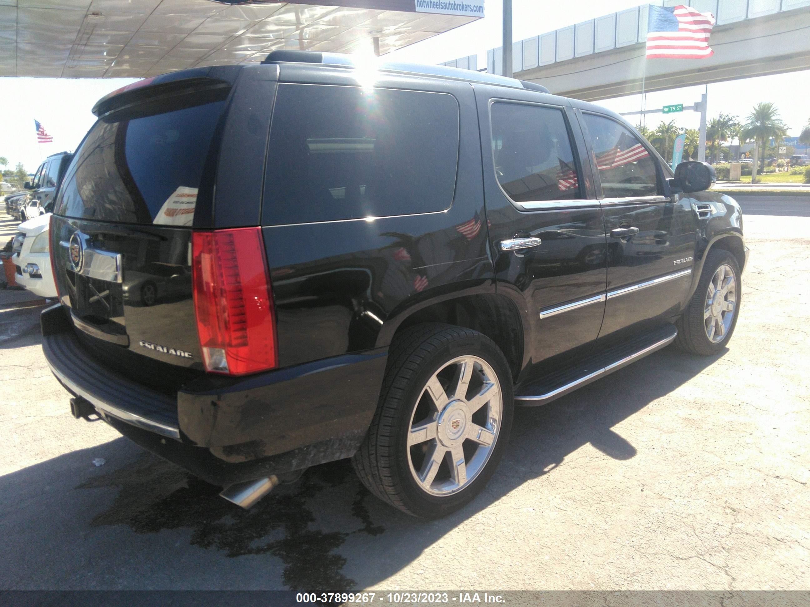 Photo 3 VIN: 1GYS4BEF1CR219176 - CADILLAC ESCALADE 