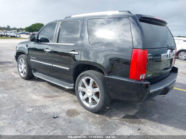 Photo 2 VIN: 1GYS4BEF1CR219176 - CADILLAC ESCALADE 