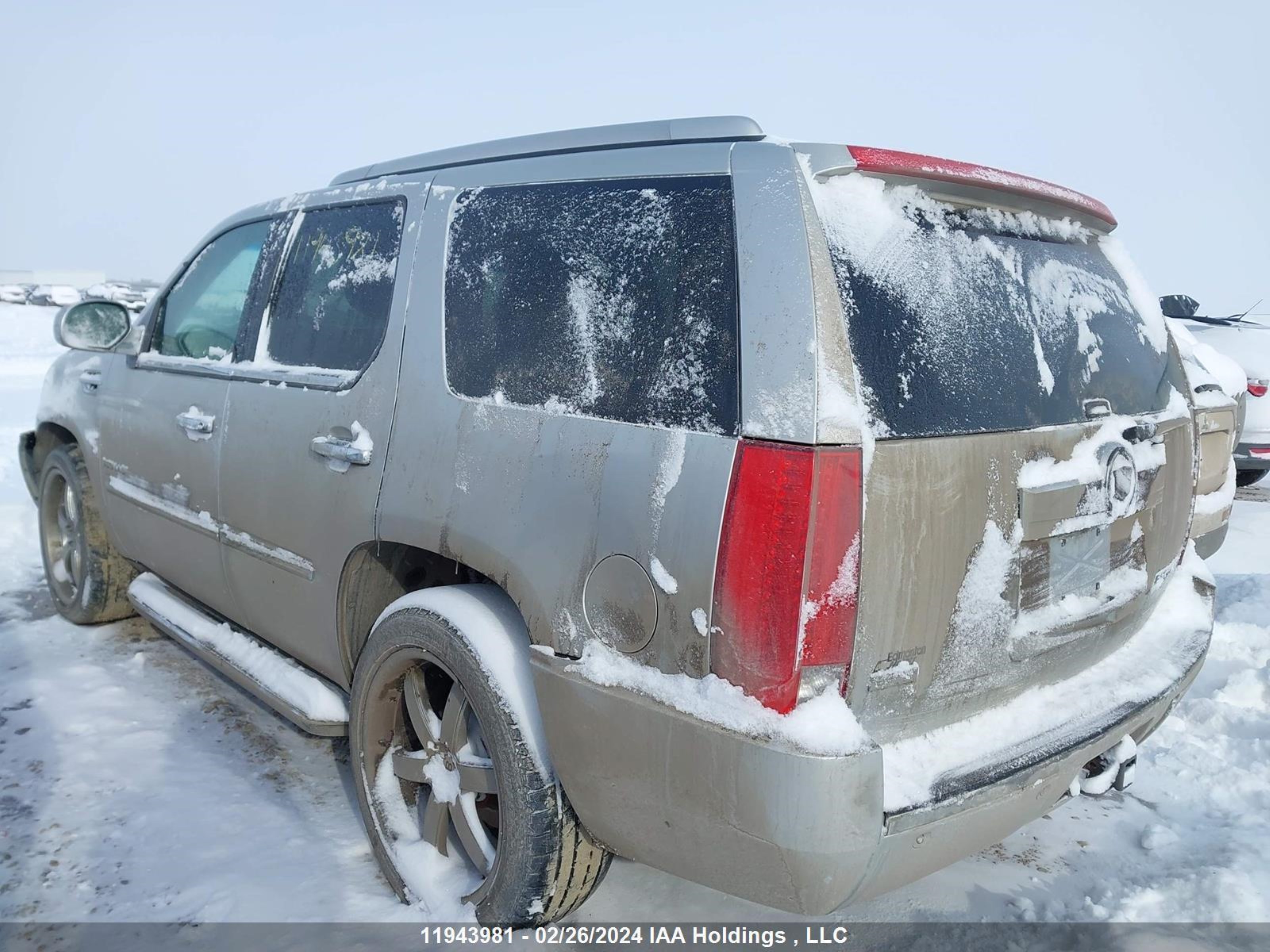 Photo 2 VIN: 1GYS4BEF2BR275223 - CADILLAC ESCALADE 