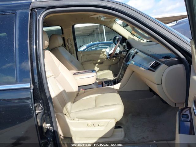 Photo 4 VIN: 1GYS4BEF2CR111844 - CADILLAC ESCALADE 