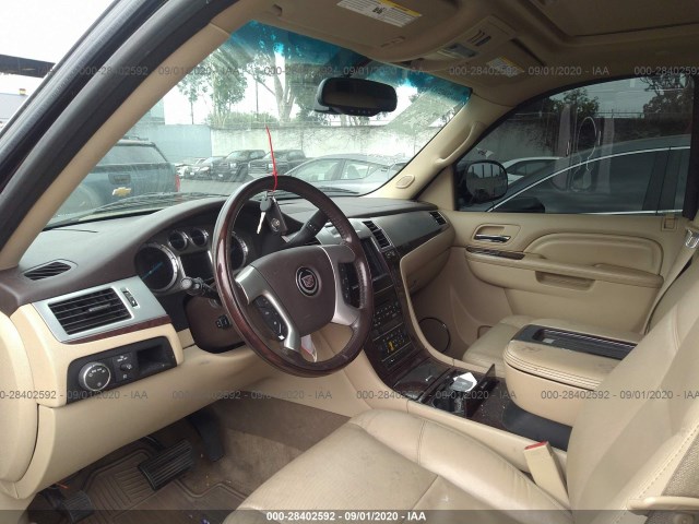 Photo 4 VIN: 1GYS4BEF2CR163247 - CADILLAC ESCALADE 