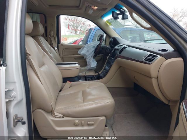 Photo 4 VIN: 1GYS4BEF4BR271593 - CADILLAC ESCALADE 