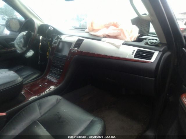 Photo 4 VIN: 1GYS4BEF6BR102174 - CADILLAC ESCALADE 