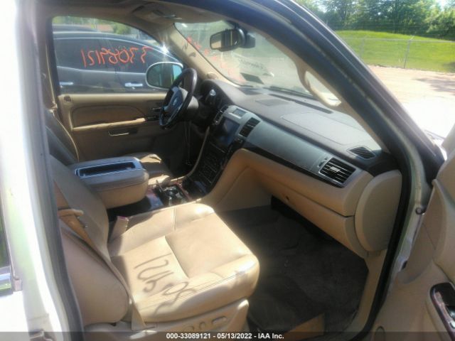 Photo 4 VIN: 1GYS4BEF7CR147562 - CADILLAC ESCALADE 